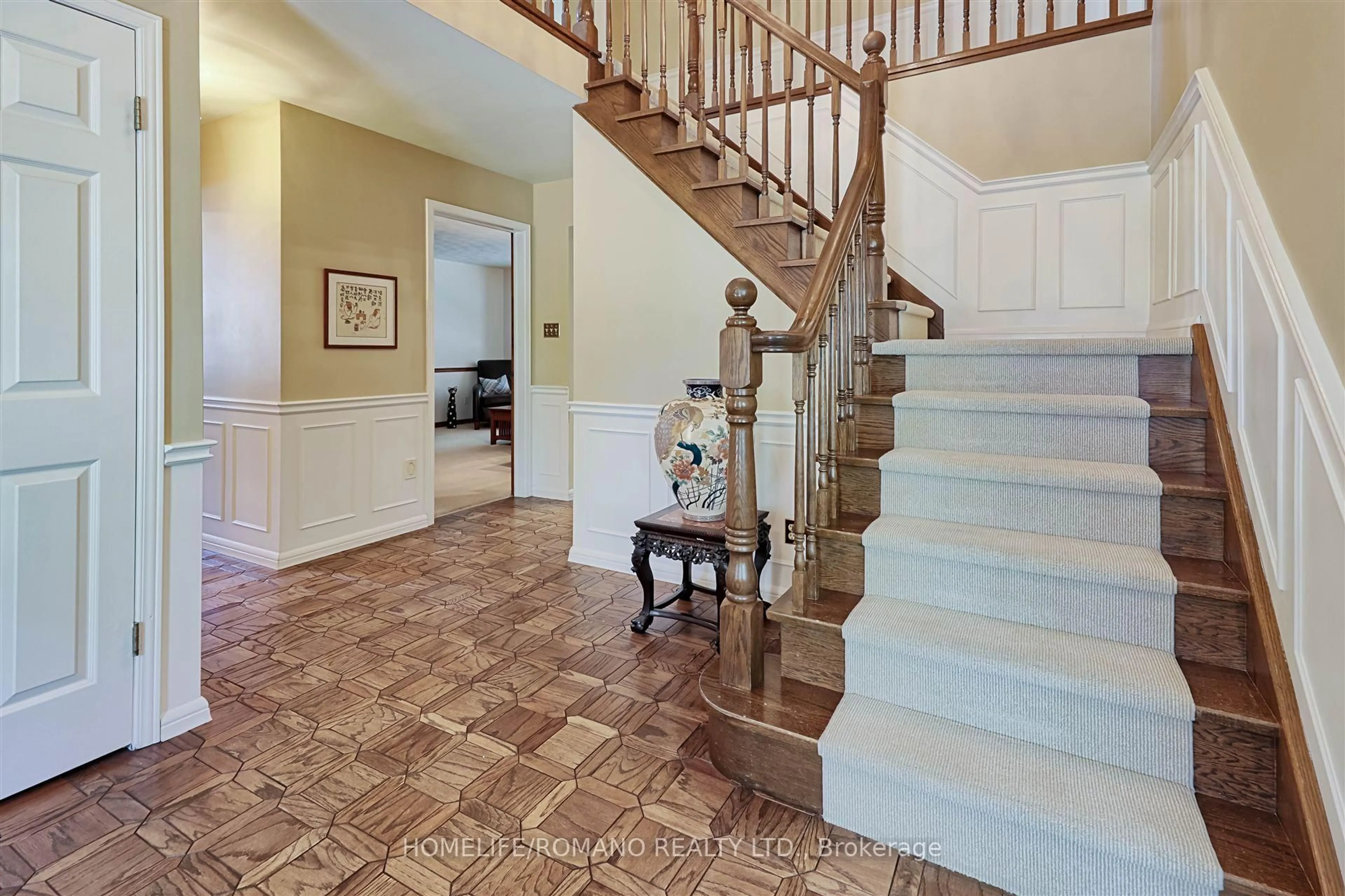 Indoor foyer for 109 Sandy Ridge Pl, Waterloo Ontario N2T 1C5