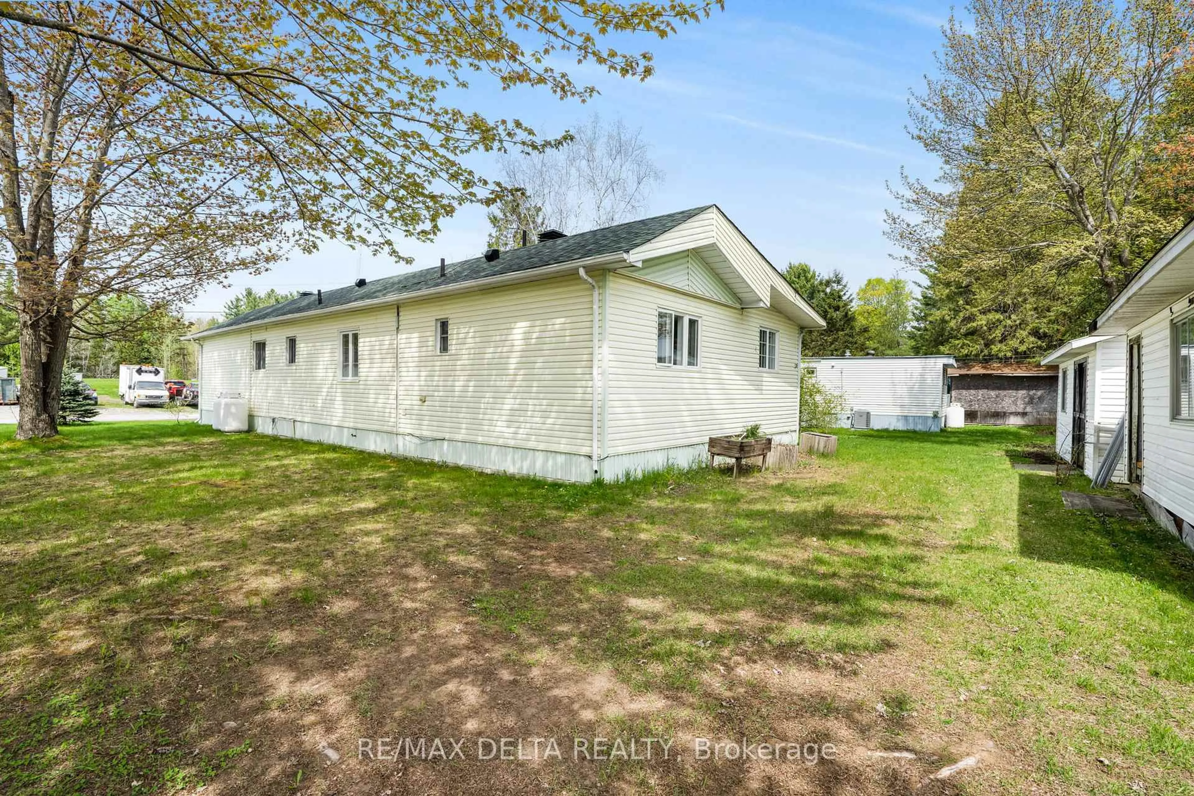 A pic from outside/outdoor area/front of a property/back of a property/a pic from drone, unknown for 8250 County road 17 Rd #417, Clarence-Rockland Ontario K4K 1K7