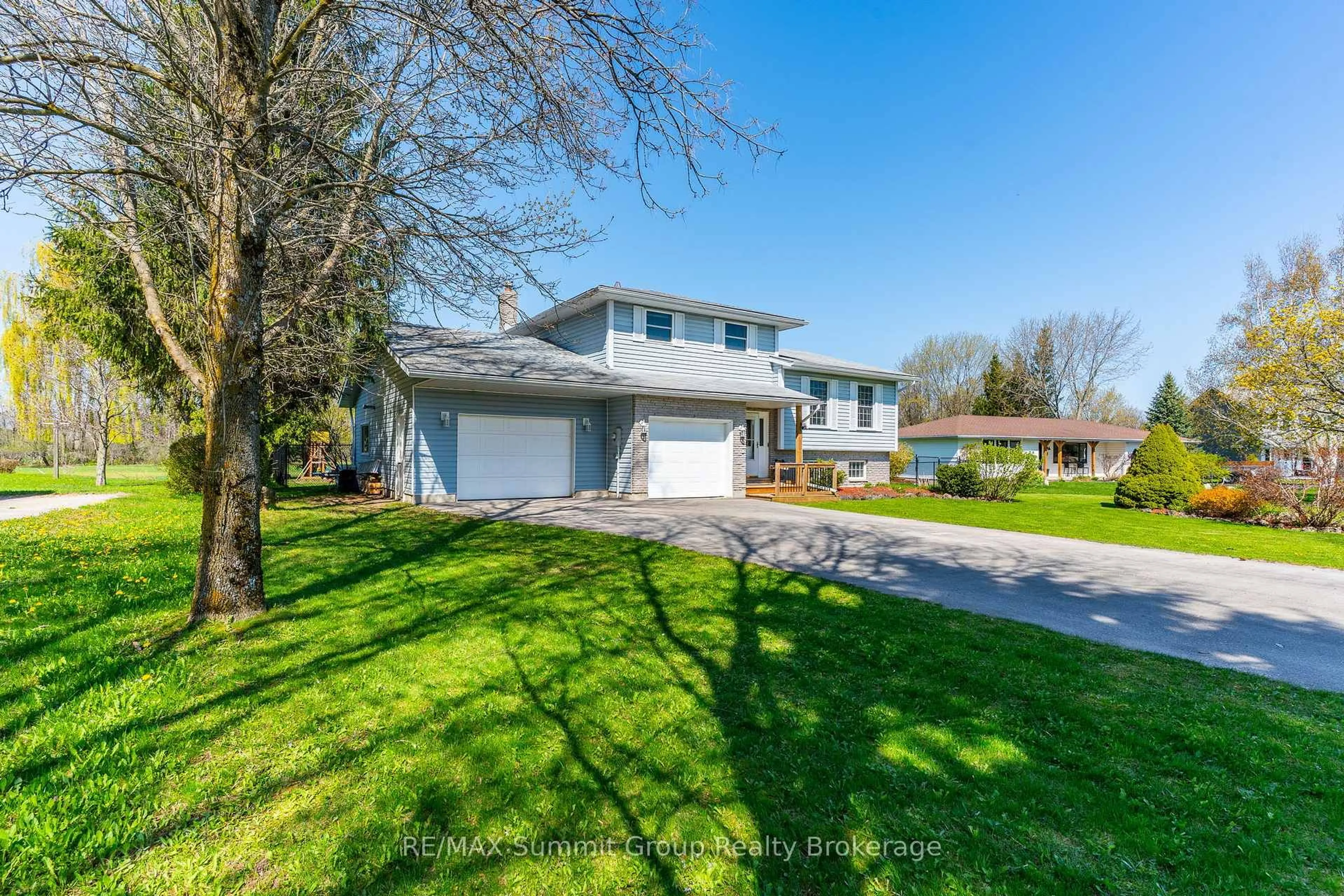 A pic from outside/outdoor area/front of a property/back of a property/a pic from drone, street for 108 Mary Ave, Georgian Bluffs Ontario N4K 5N5