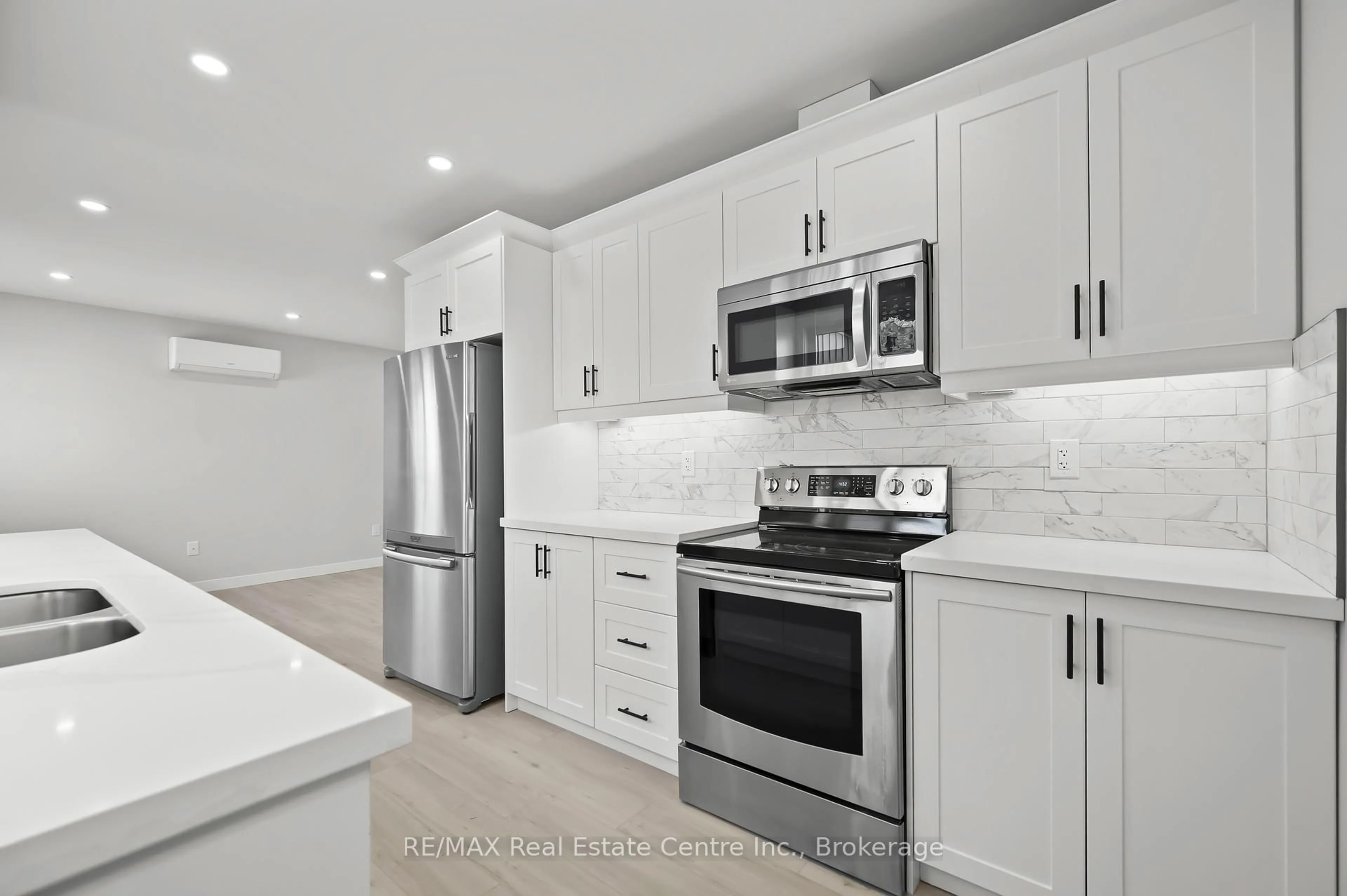 Open concept kitchen, ceramic/tile floor for 1180 Union St, Kitchener Ontario N2H 6K2