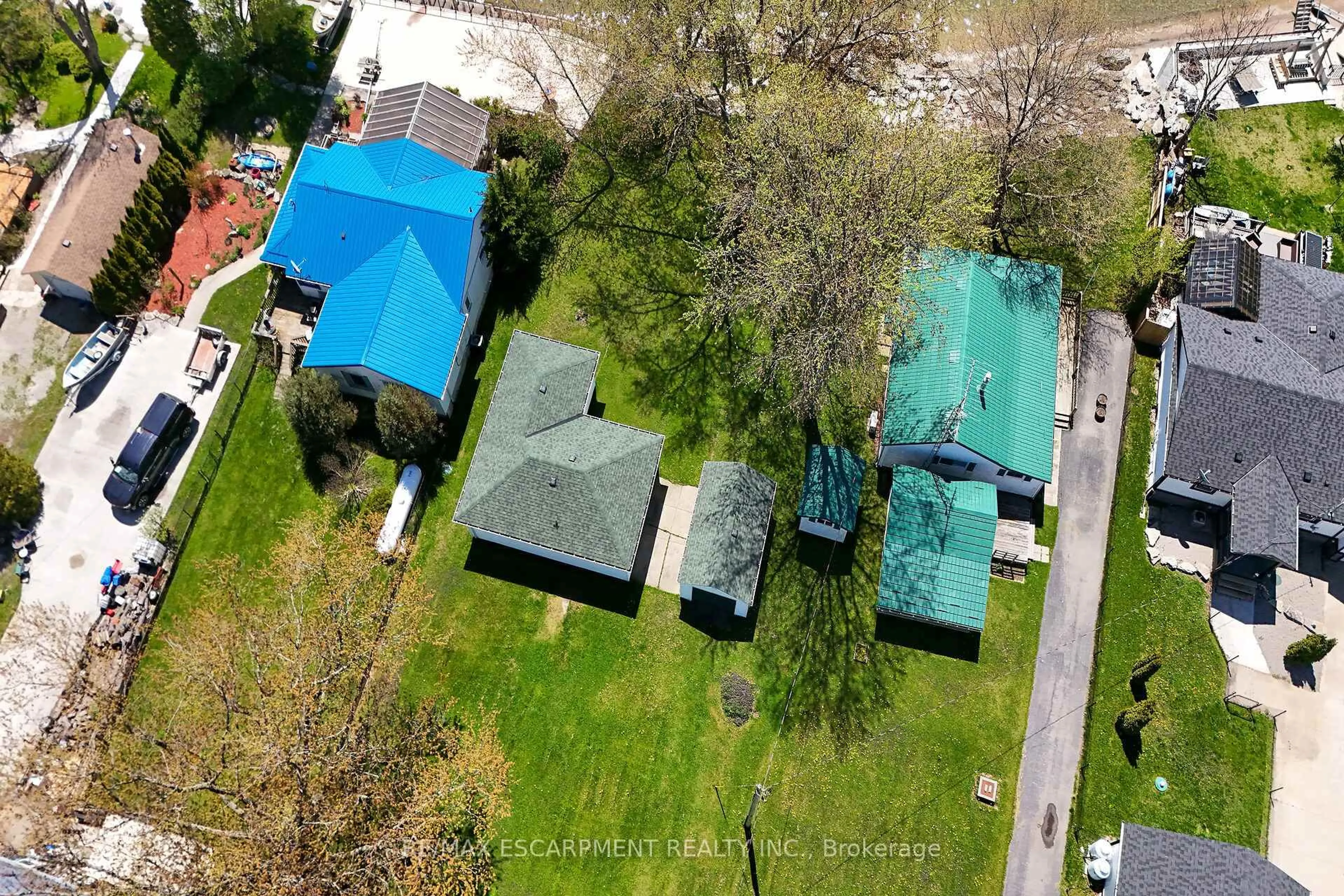 A pic from outside/outdoor area/front of a property/back of a property/a pic from drone, street for 13 Horseshoe Bay Rd, Haldimand Ontario N1A 2W8