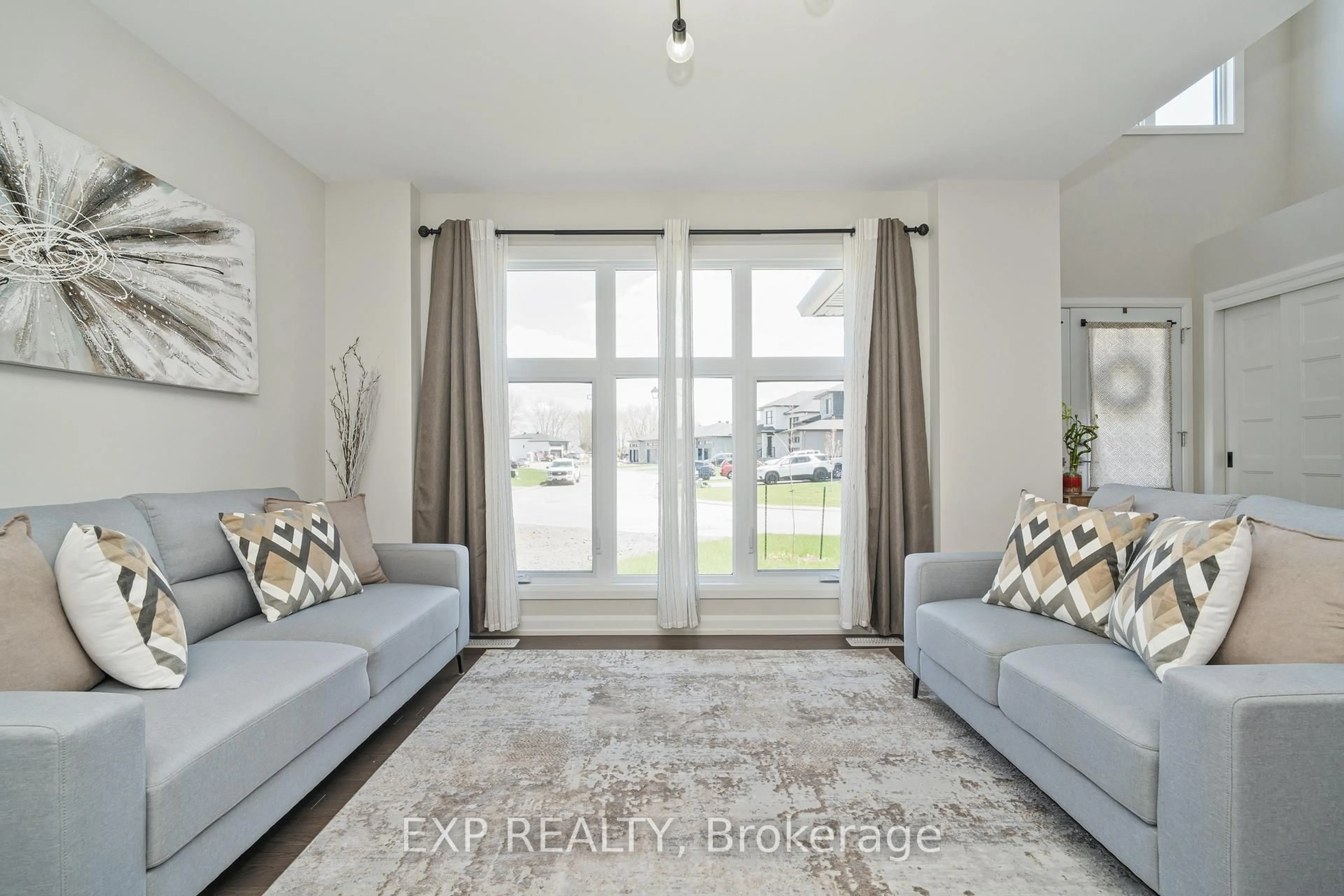 Living room with furniture, unknown for 639 Montessor Cres, Alfred and Plantagenet Ontario K0A 3K0
