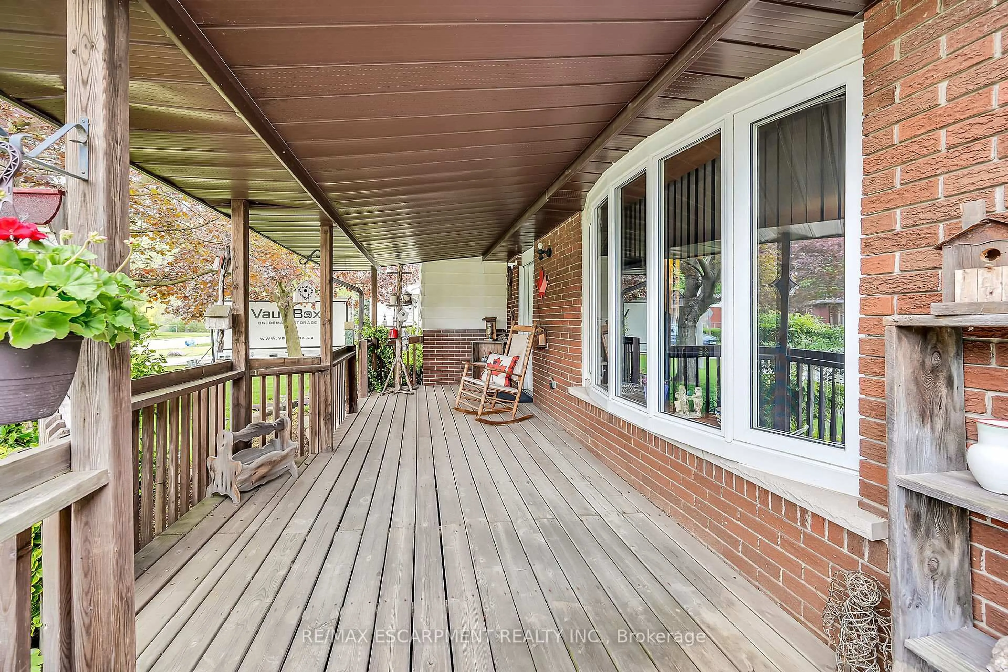 Patio, unknown for 16 Hewitt Dr, Haldimand Ontario N0A 1H0