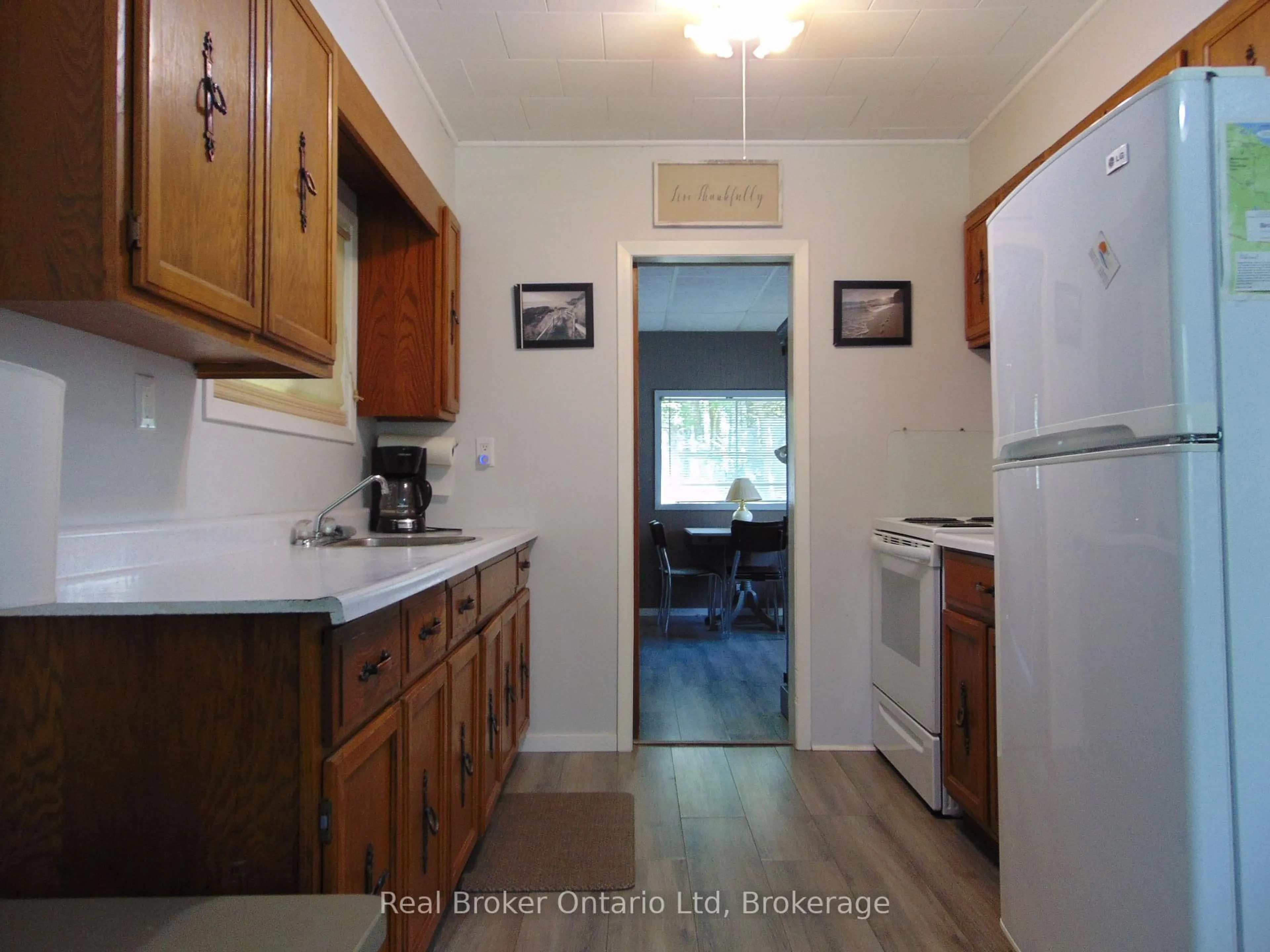 Standard kitchen, unknown for 42 Thompson Ave, Native Leased Lands Ontario N0H 2L0