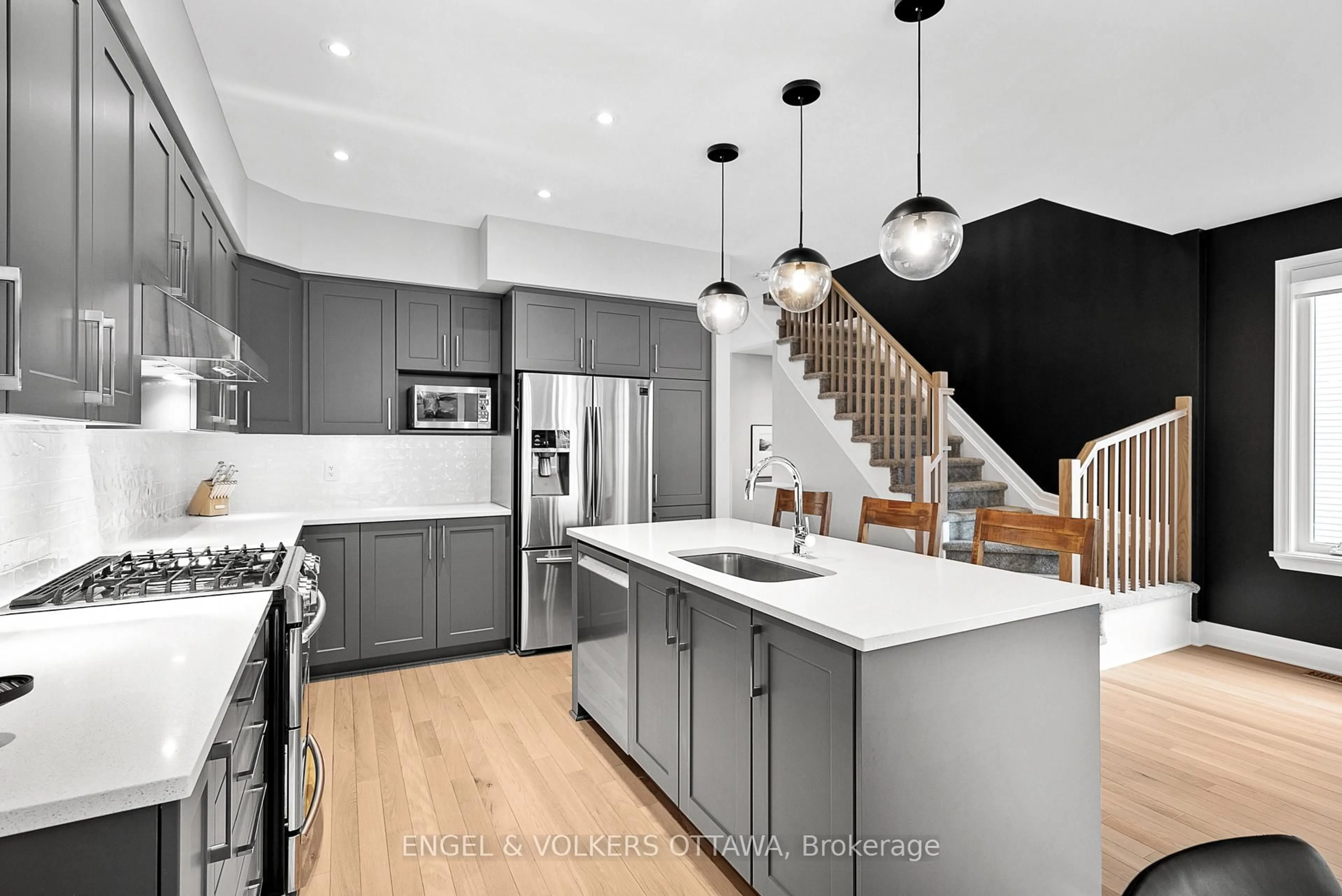 Contemporary kitchen, unknown for 844 Quartet Ave, Ottawa Ontario K1X 0C7