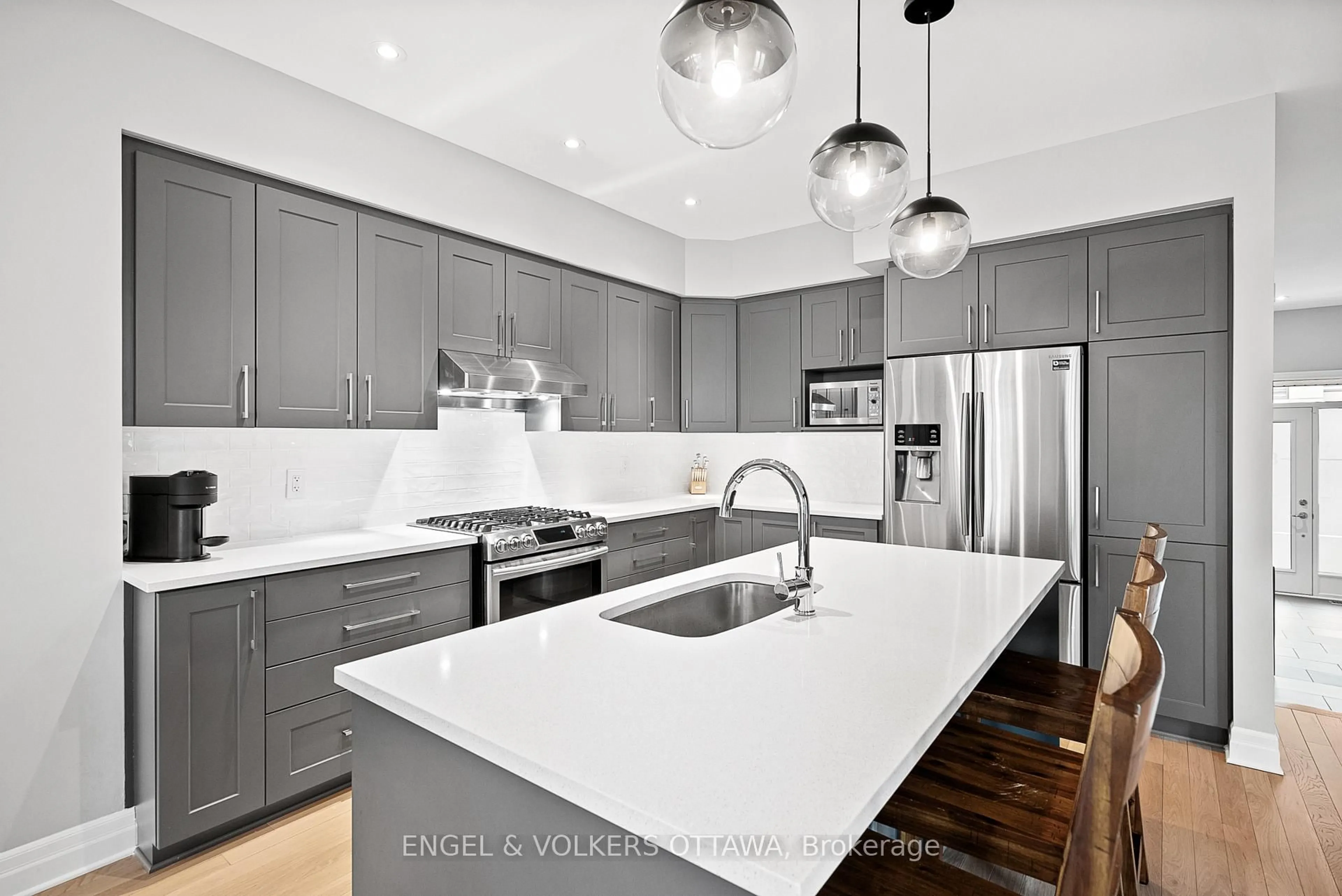 Contemporary kitchen, unknown for 844 Quartet Ave, Ottawa Ontario K1X 0C7