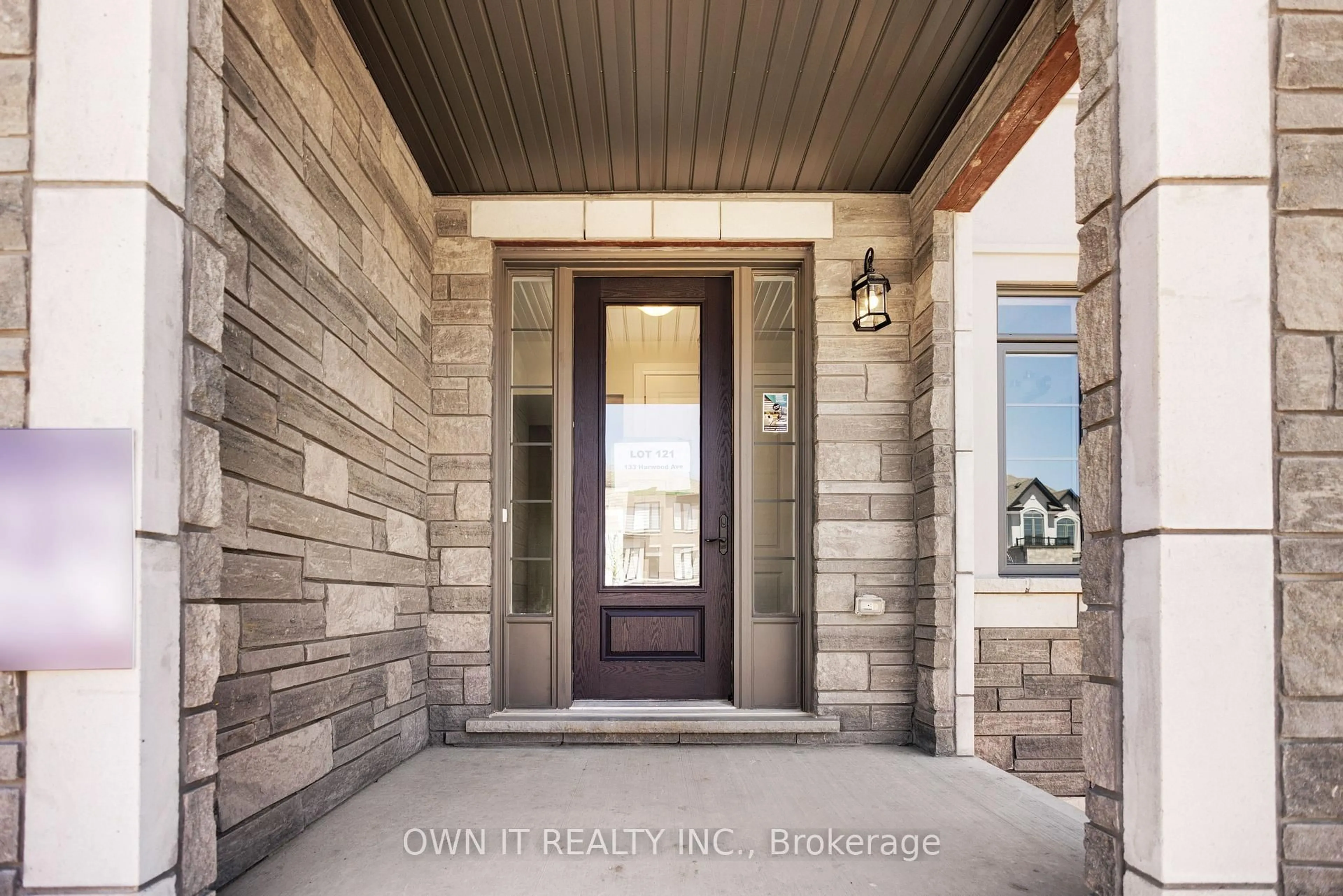 Indoor entryway for 133 Harwood Ave, Woodstock Ontario N4T 0P8