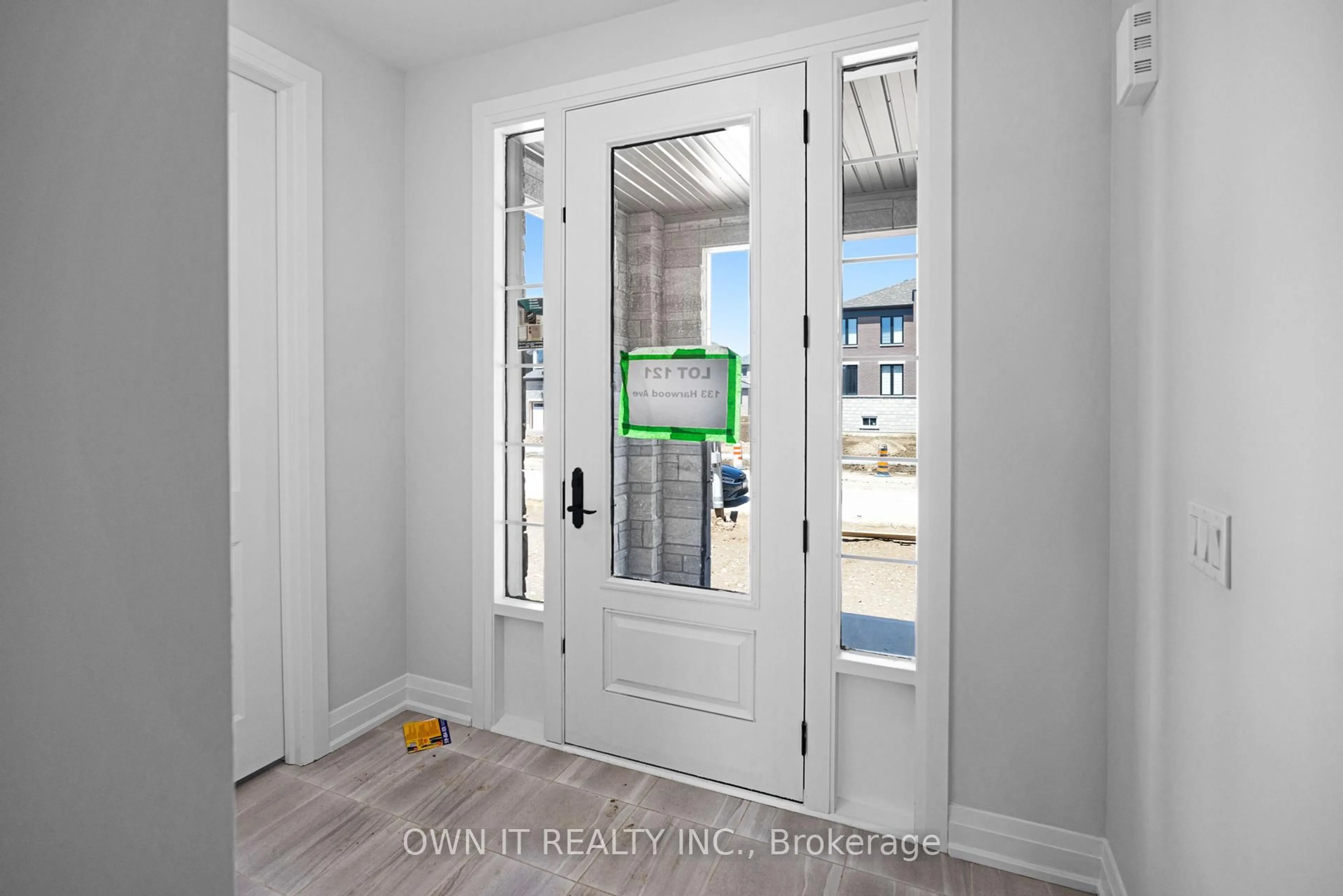 Indoor entryway for 133 Harwood Ave, Woodstock Ontario N4T 0P8
