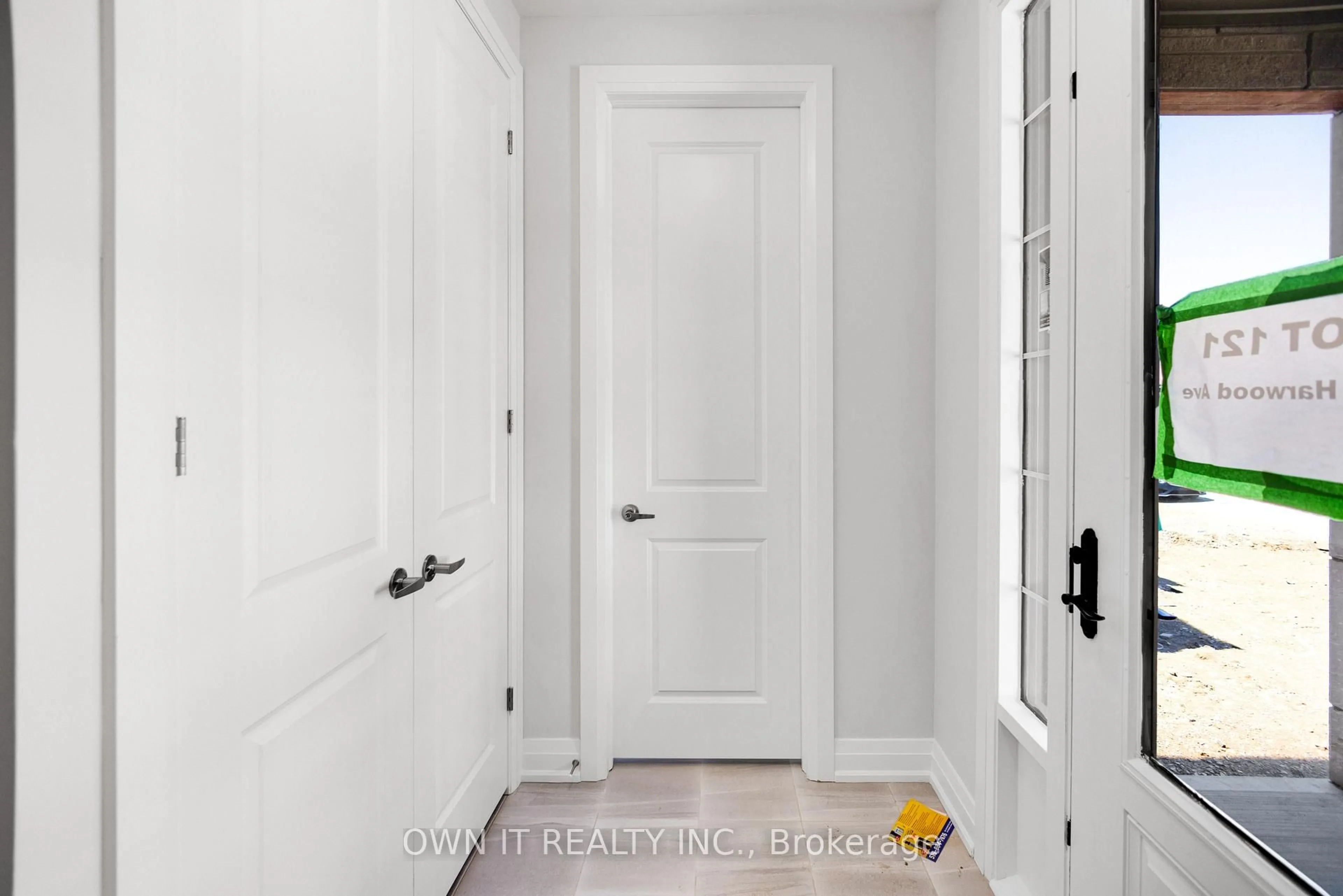 Indoor entryway for 133 Harwood Ave, Woodstock Ontario N4T 0P8