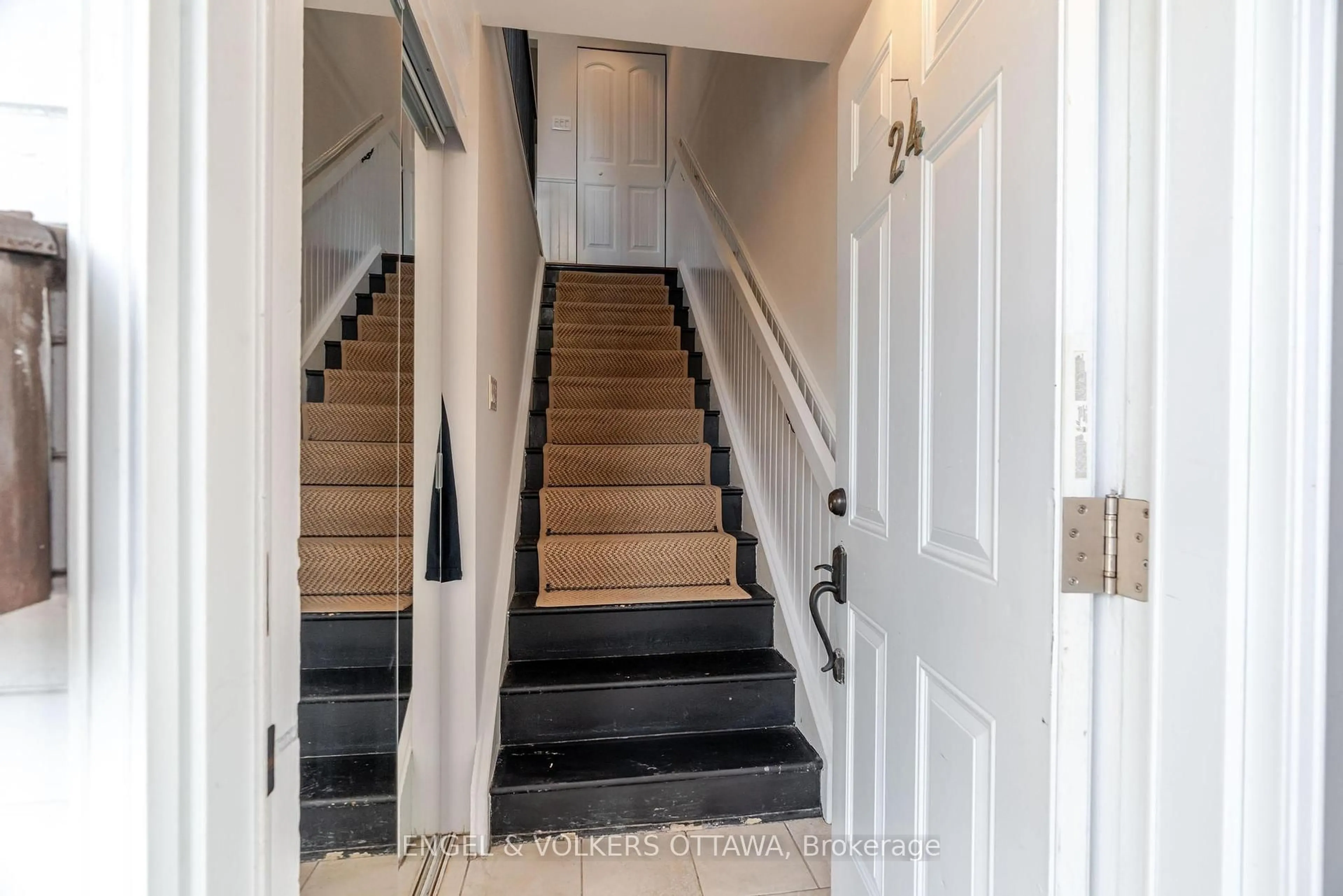 Unknown for 2 Montcalm St #24, Ottawa Ontario K1S 5K9