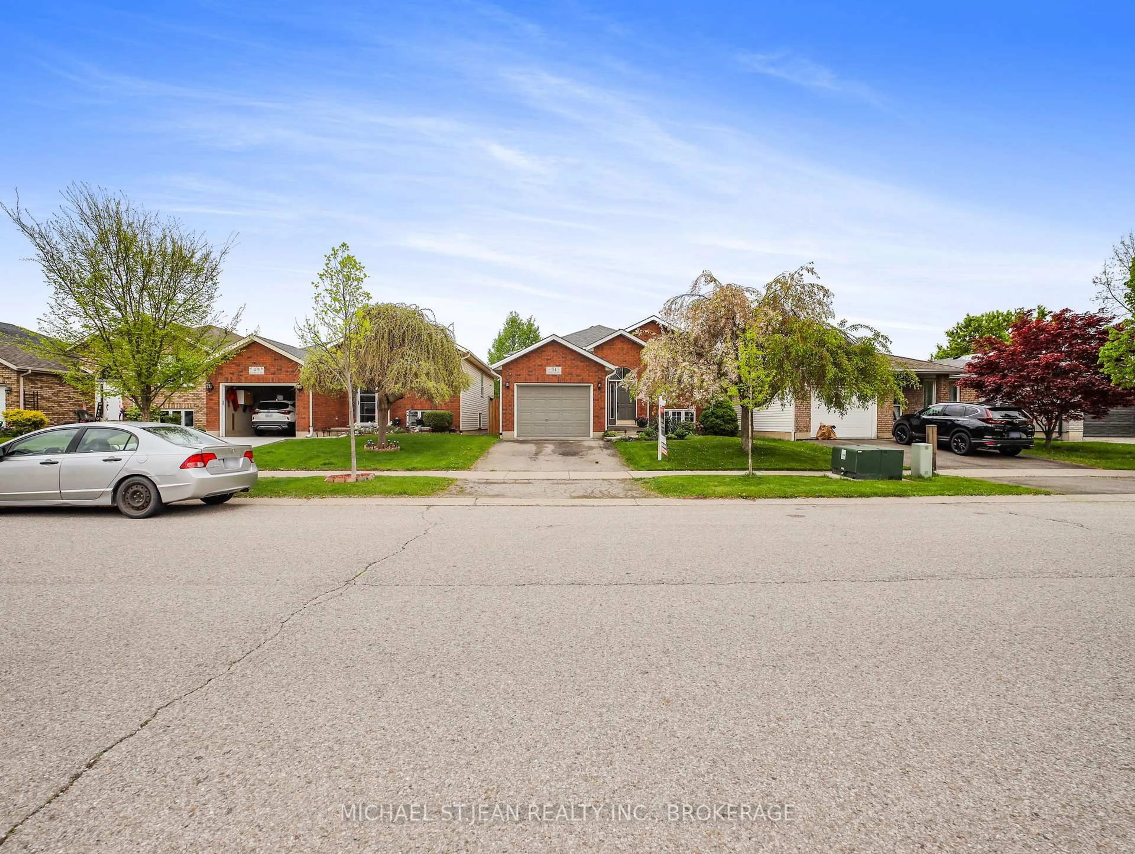 A pic from outside/outdoor area/front of a property/back of a property/a pic from drone, street for 51 Donegal Dr, Brantford Ontario N3T 6L2