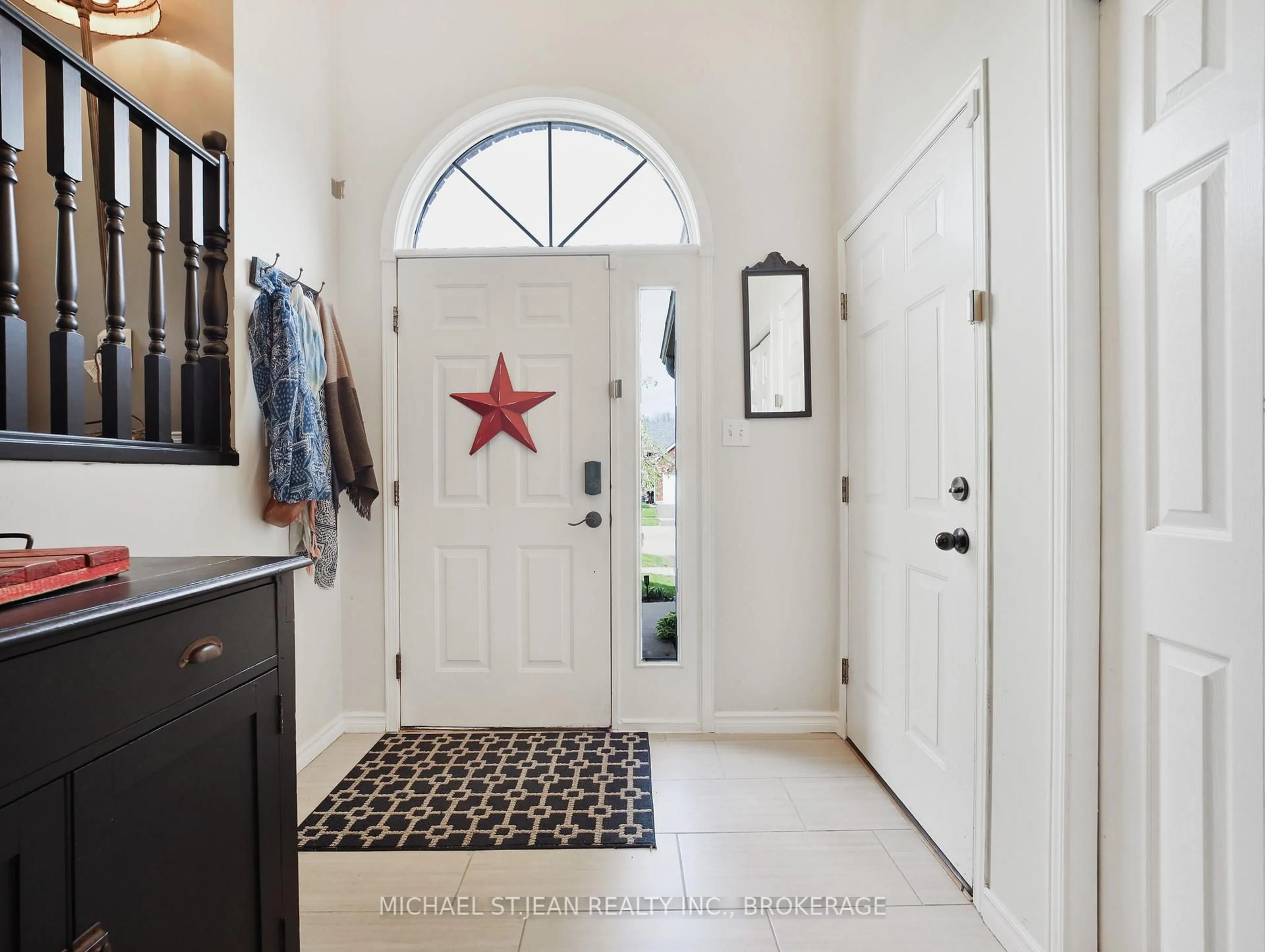 Indoor entryway for 51 Donegal Dr, Brantford Ontario N3T 6L2