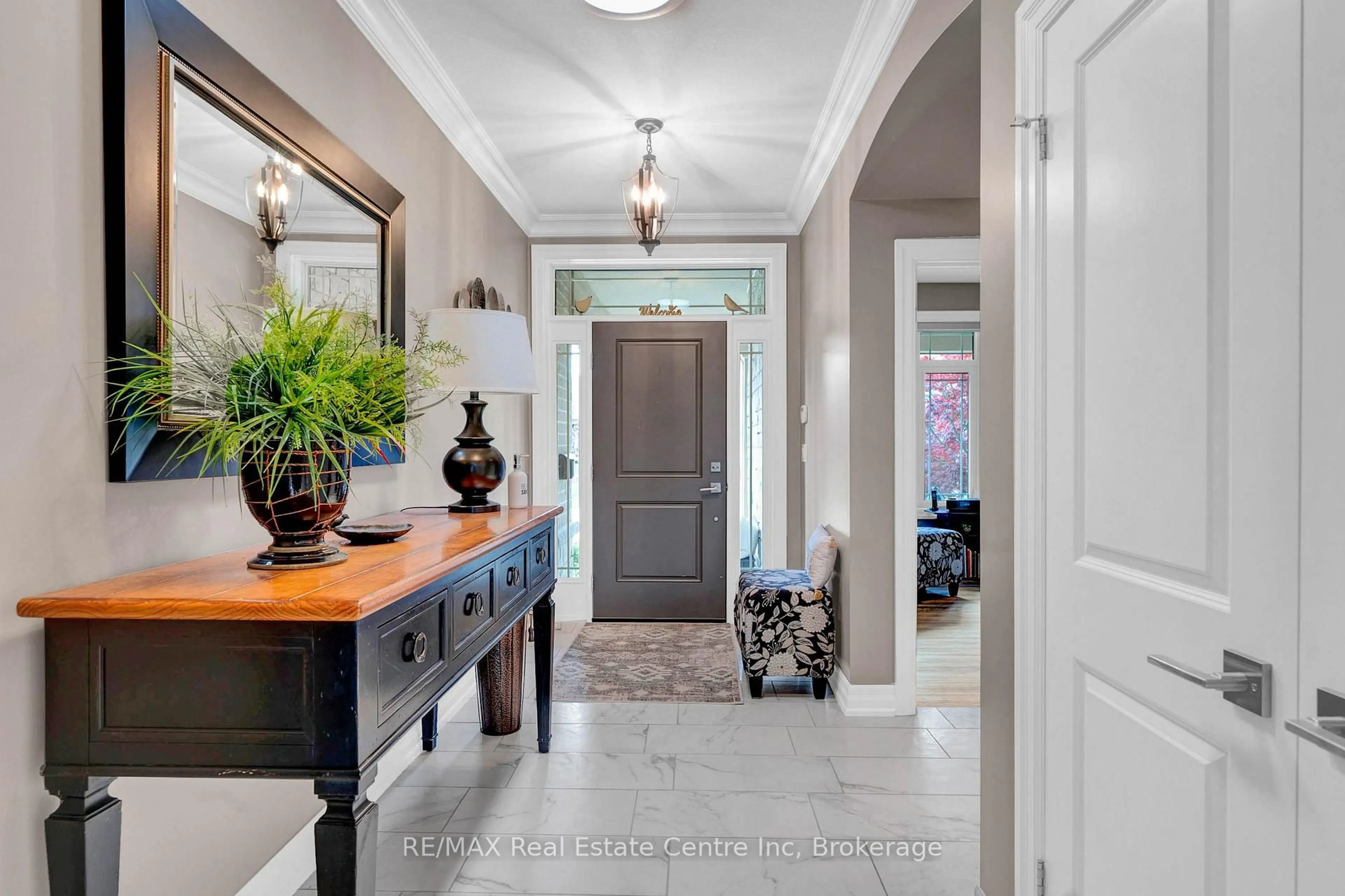 Indoor entryway for 24 Kintyre Tr, Welland Ontario L3B 0B6