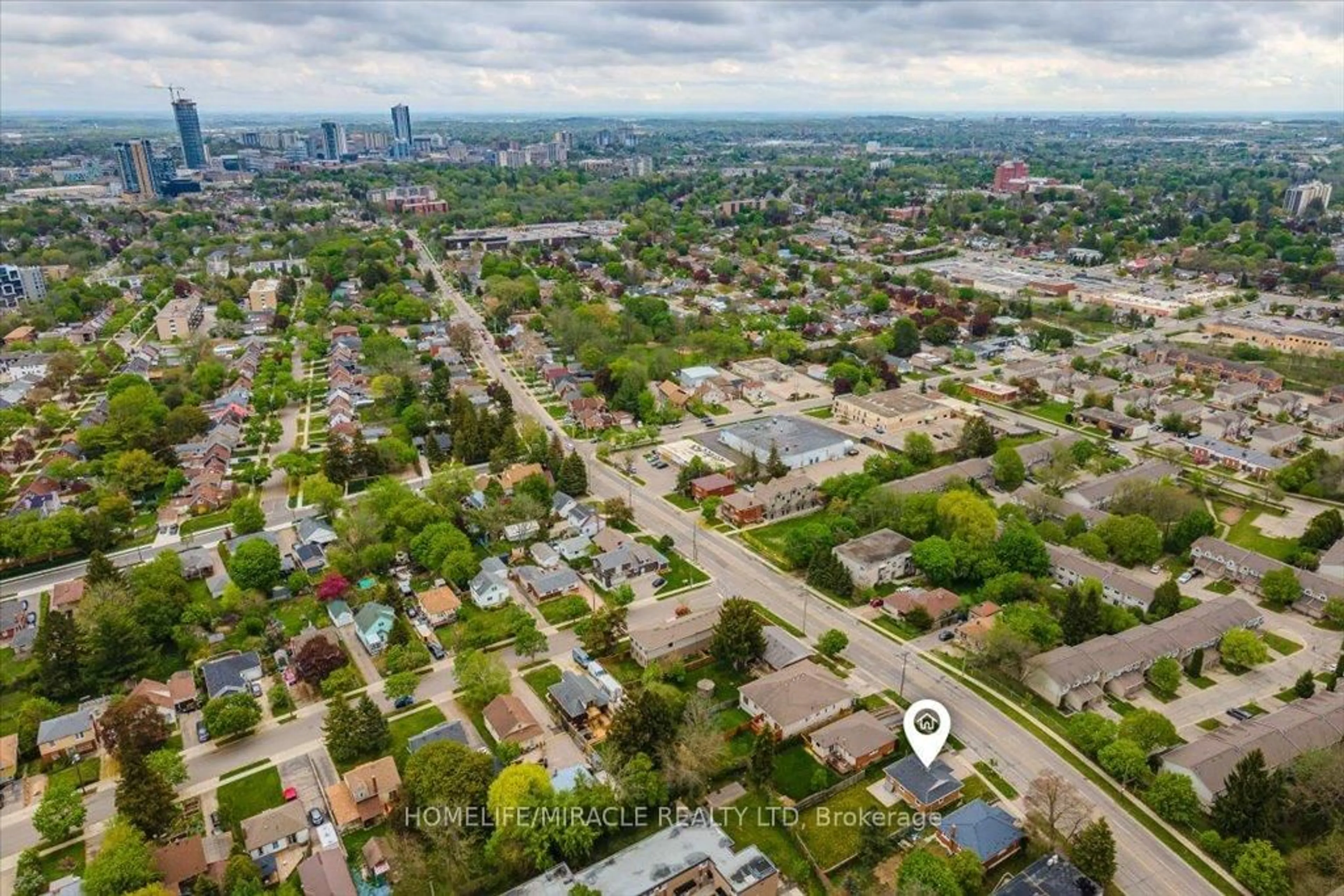 A pic from outside/outdoor area/front of a property/back of a property/a pic from drone, street for 570 Victoria St, Kitchener Ontario N2M 3B1