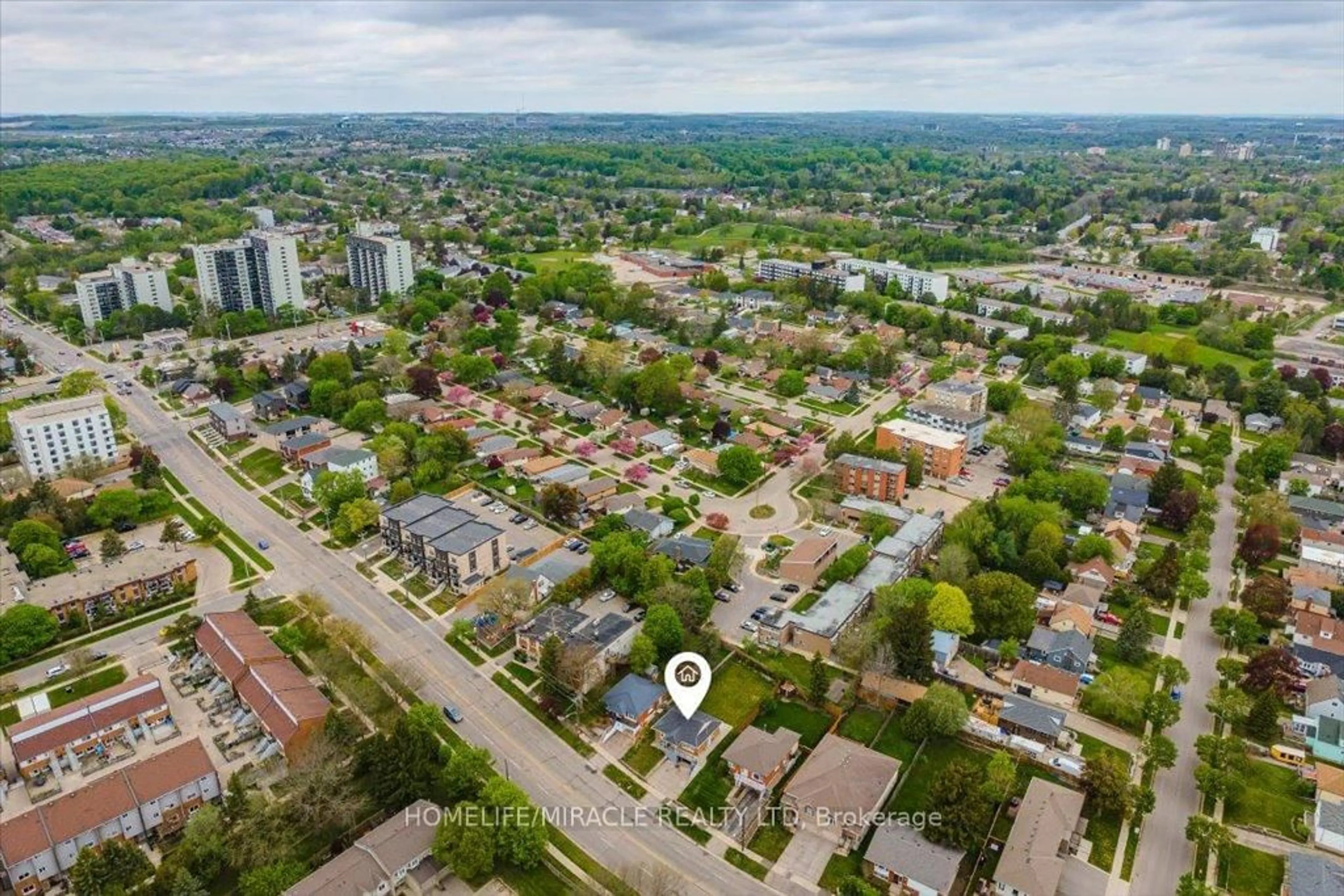 A pic from outside/outdoor area/front of a property/back of a property/a pic from drone, street for 570 Victoria St, Kitchener Ontario N2M 3B1