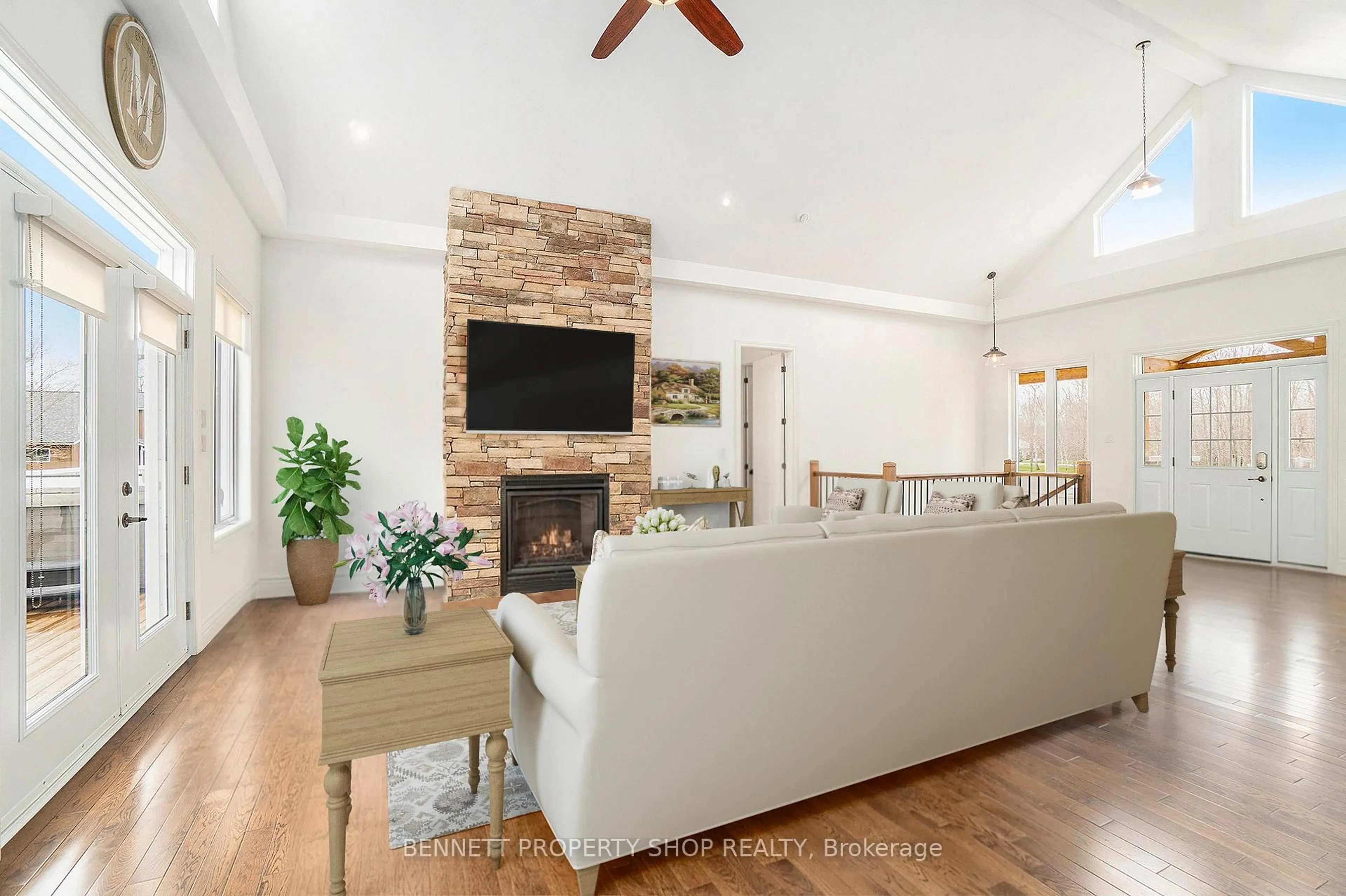 Living room with furniture, unknown for 638 West Point Dr, Perth Ontario K7H 3C7