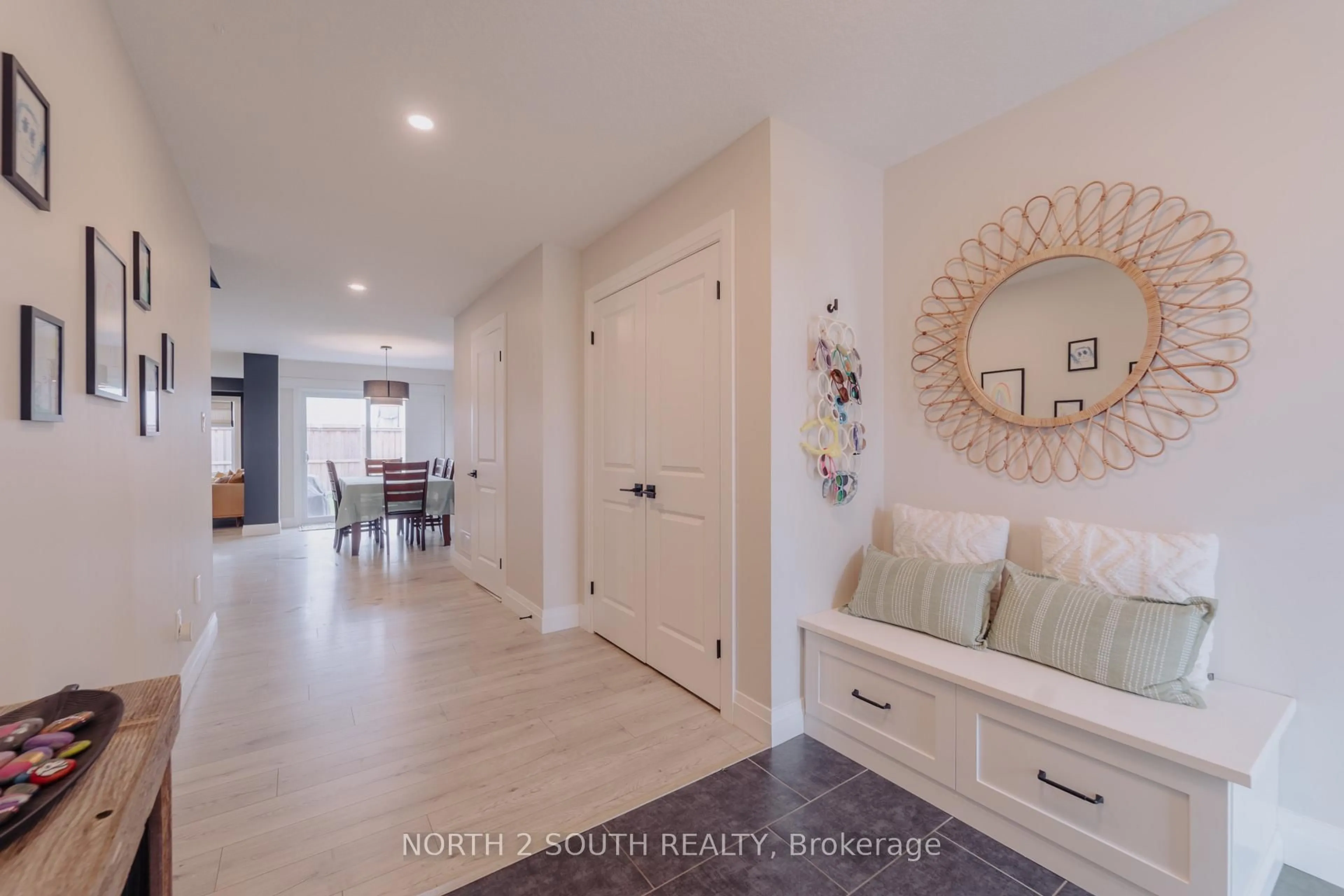 Indoor entryway for 263 Bradshaw Dr, Stratford Ontario N5A 0G5