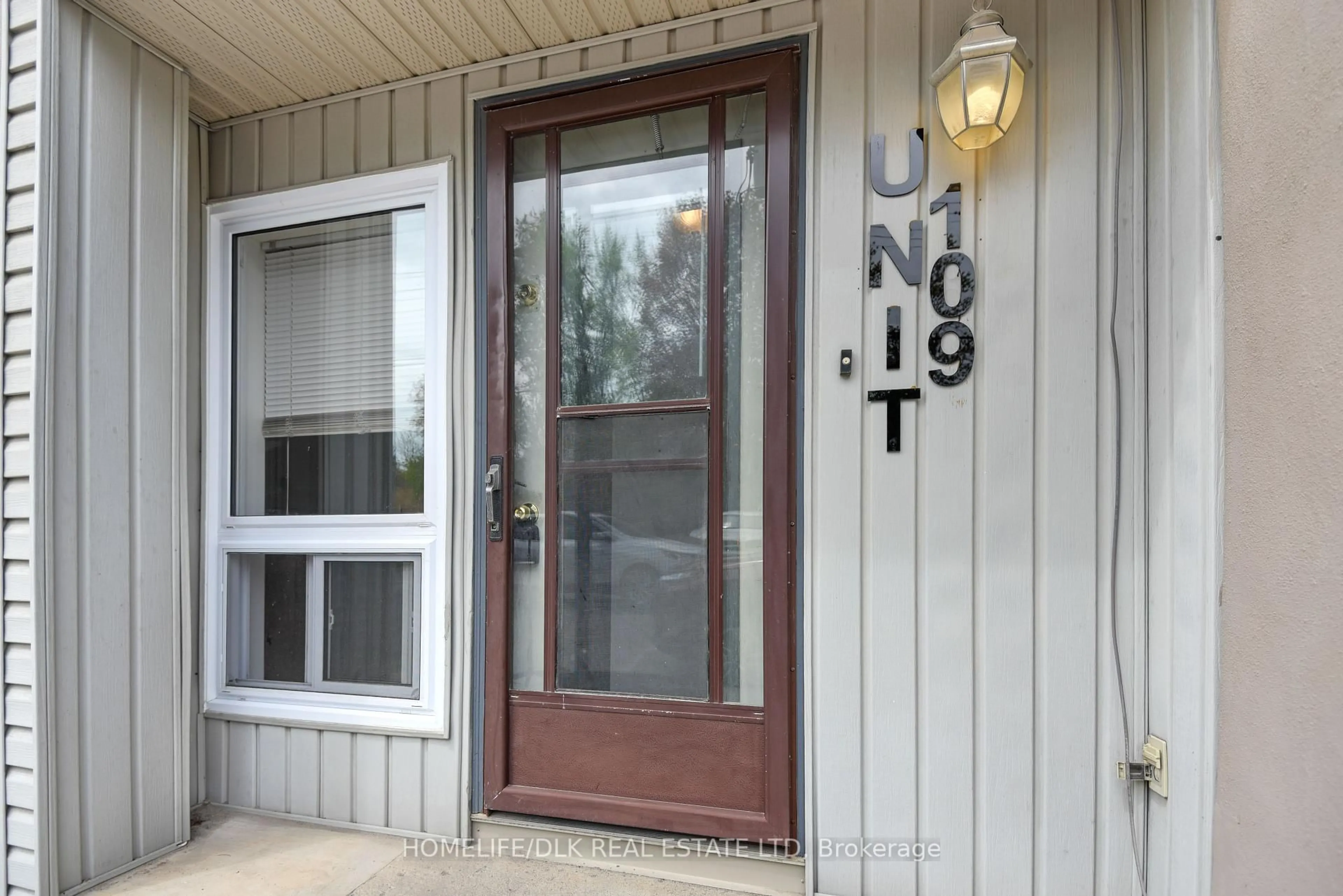 Indoor entryway for 105 Asa St #109, North Grenville Ontario K0G 1J0