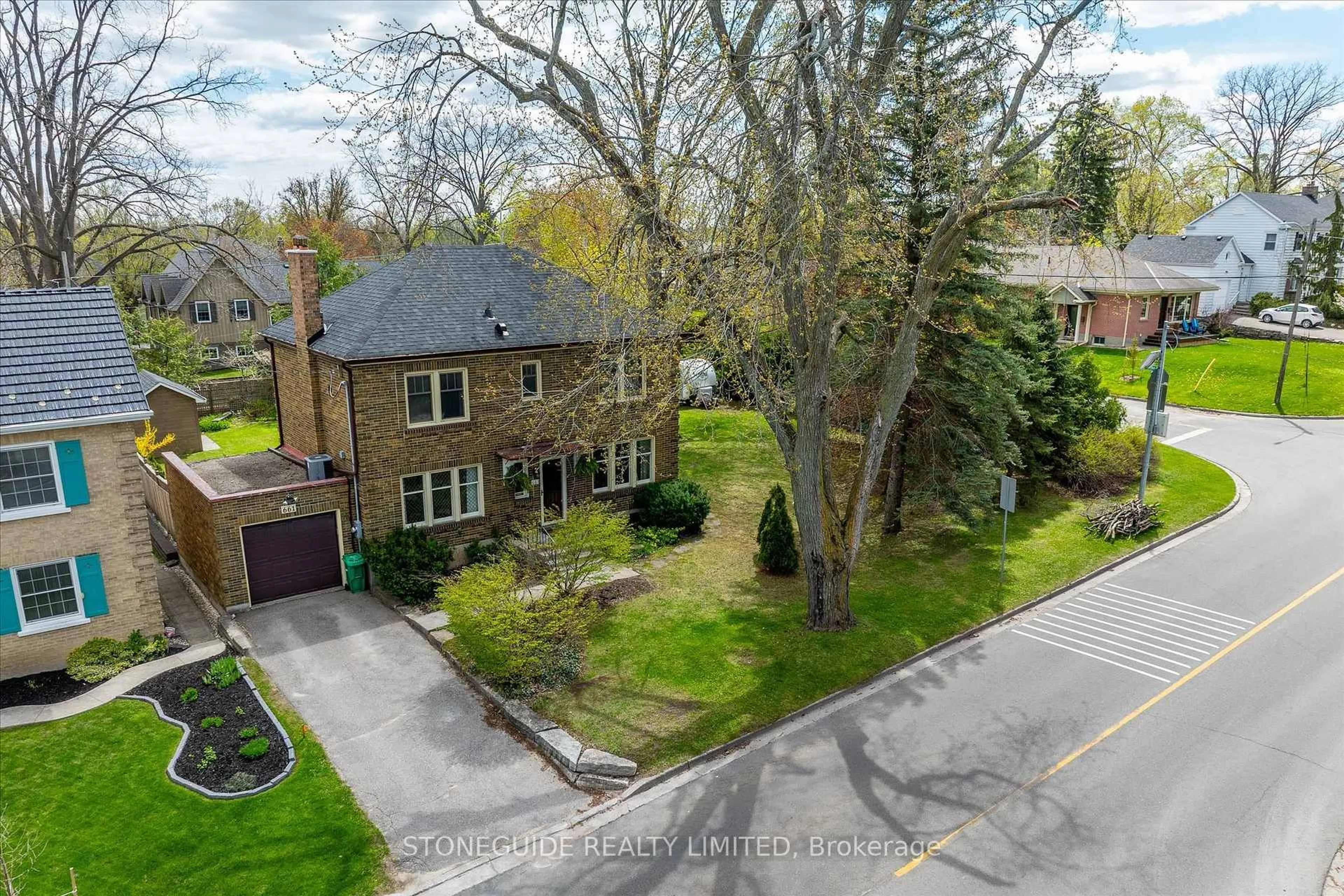 A pic from outside/outdoor area/front of a property/back of a property/a pic from drone, street for 661 Weller St, Peterborough Central Ontario K9J 4X1