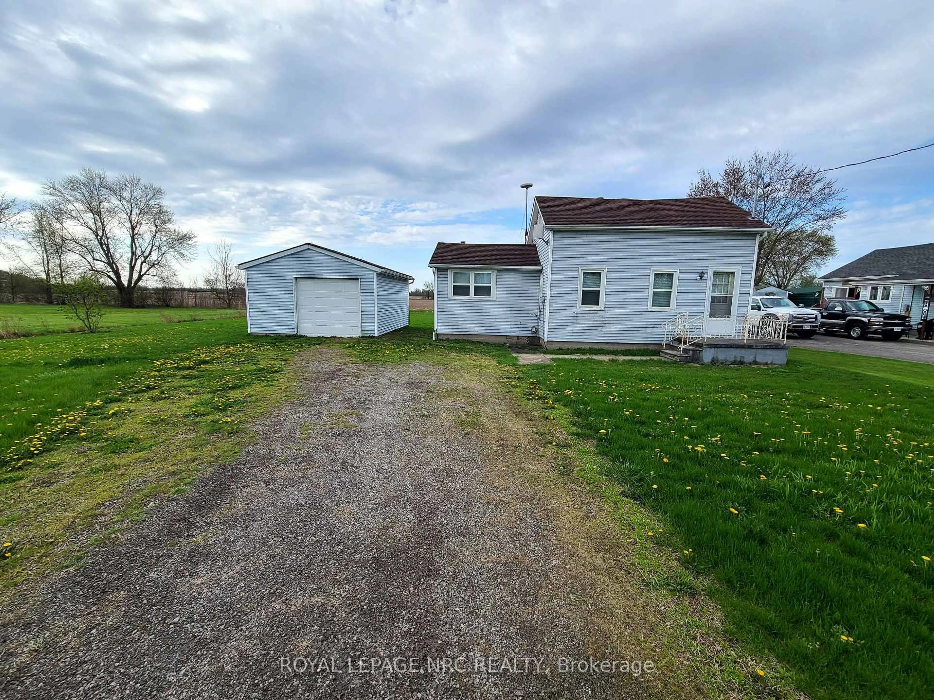 A pic from outside/outdoor area/front of a property/back of a property/a pic from drone, building for 3775 NETHERBY Rd, Fort Erie Ontario L0S 1S0