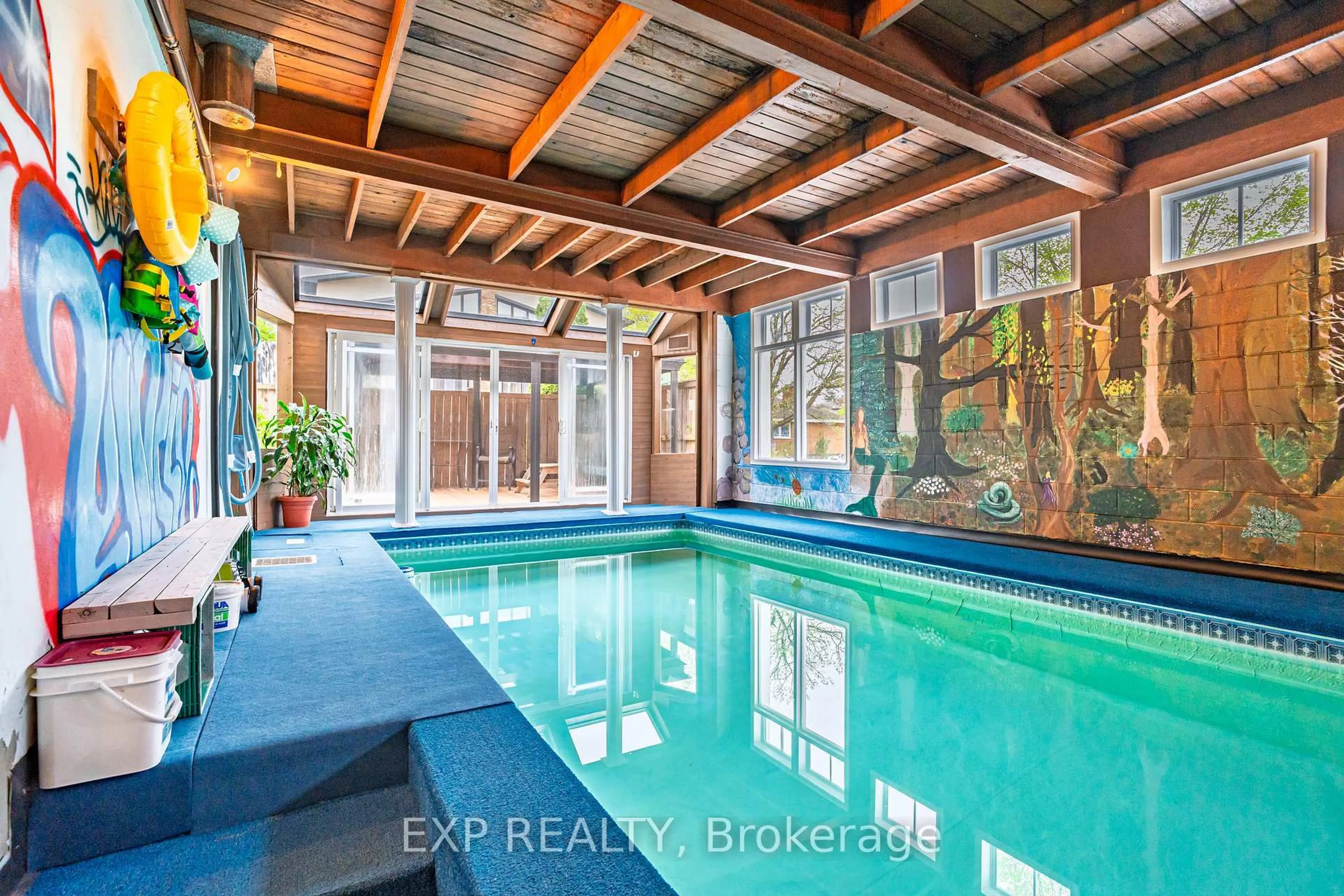 Pool for 220 Ancaster Ave, Ottawa Ontario K2B 5B3