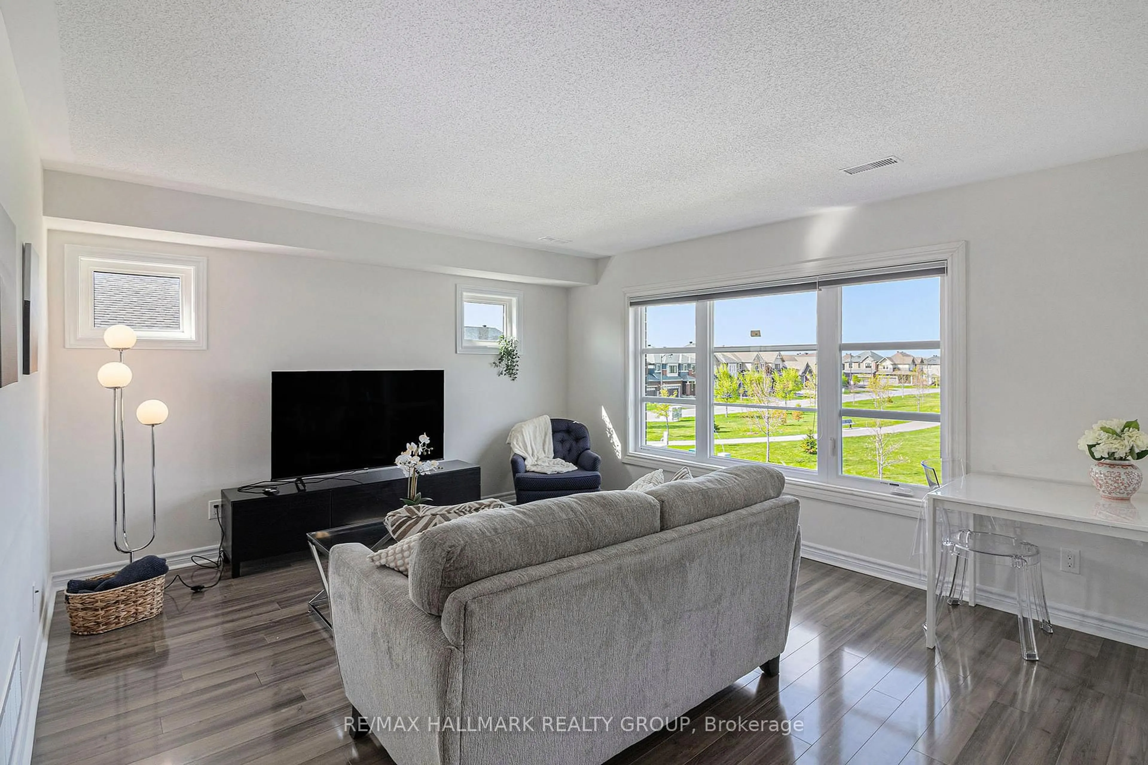 Living room with furniture, unknown for 735 Magnolia St #B, Ottawa Ontario K4A 1B7