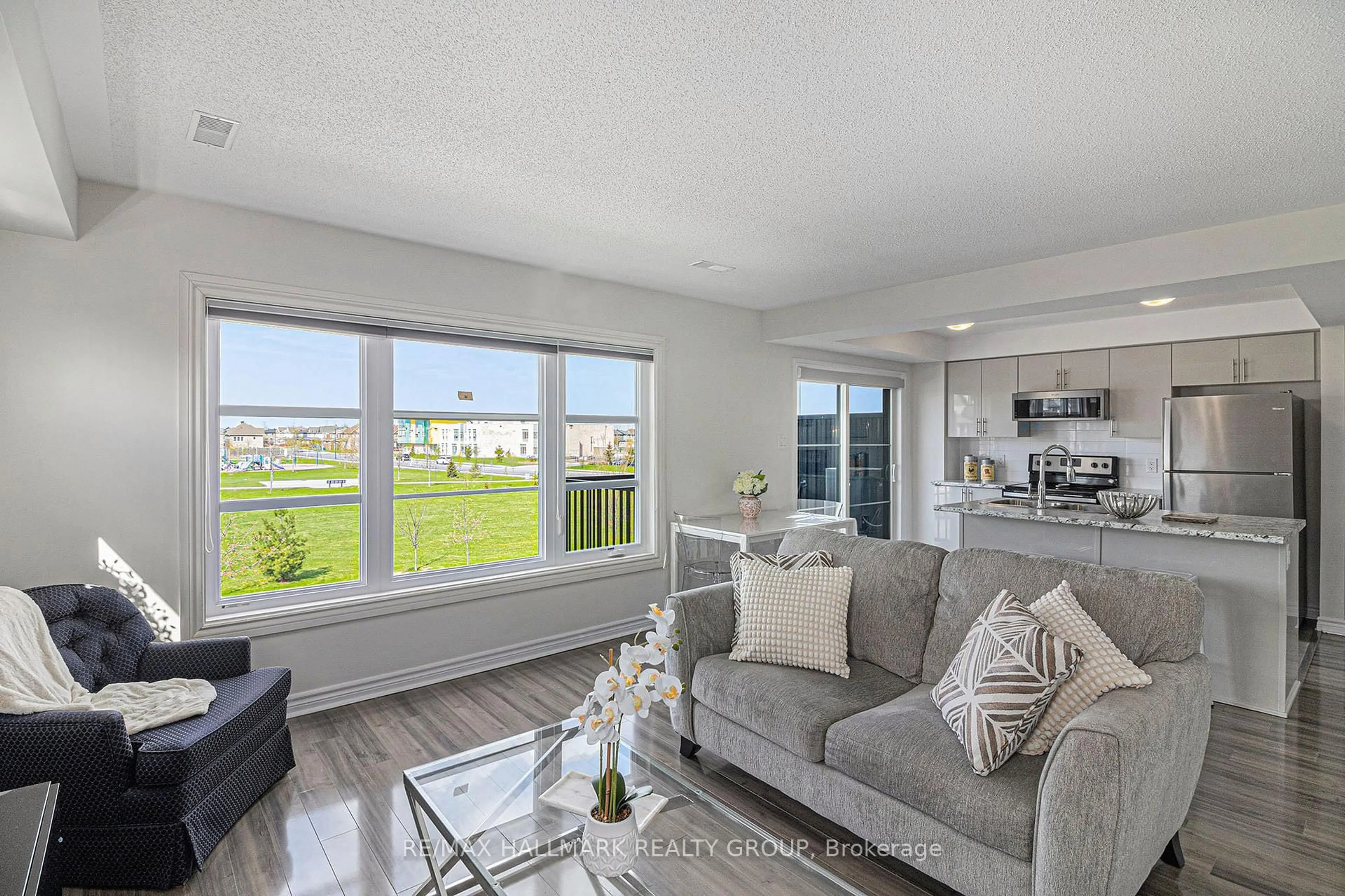 Living room with furniture, unknown for 735 Magnolia St #B, Ottawa Ontario K4A 1B7