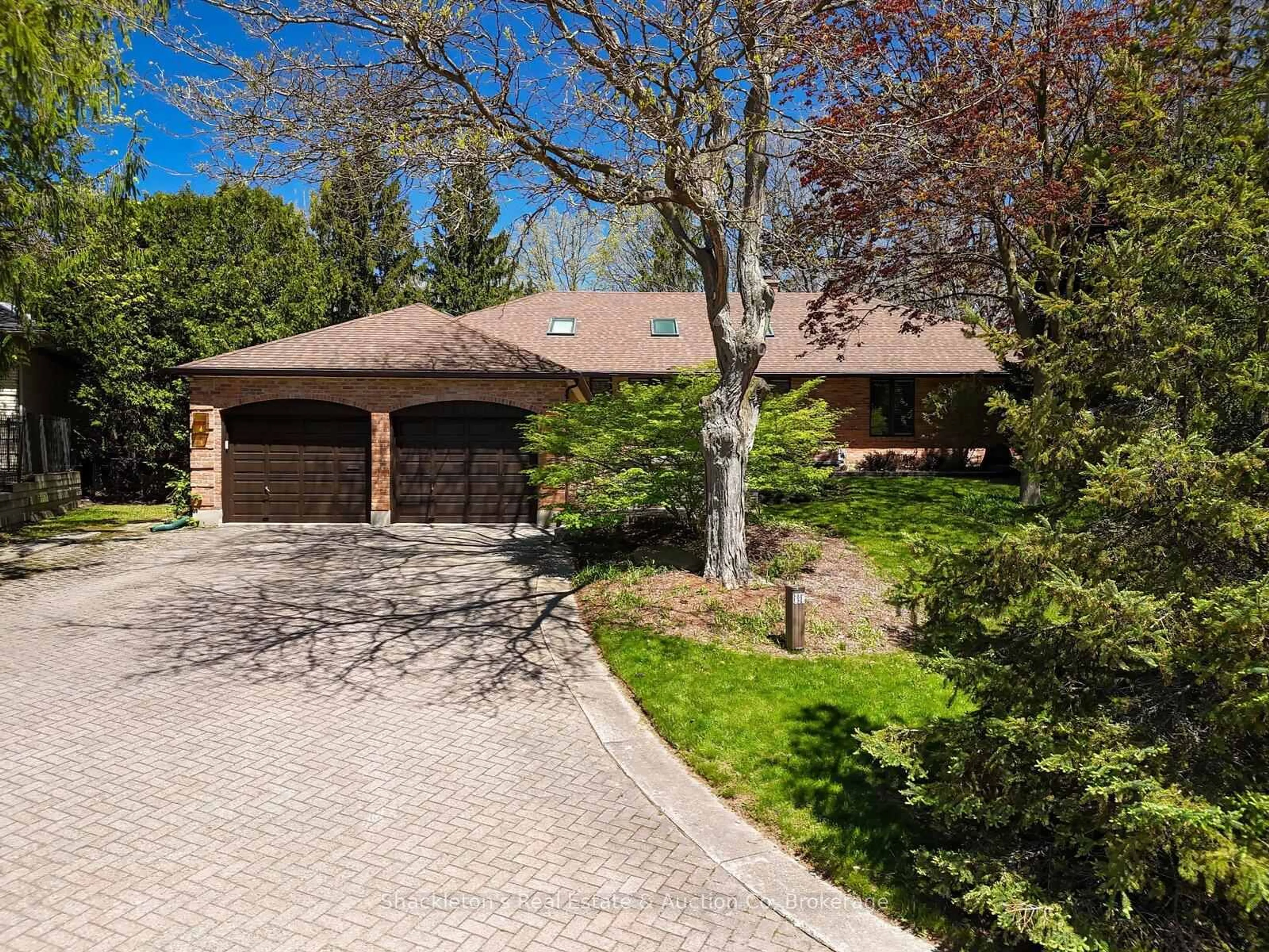 Unknown for 258 Windermere Crt, London North Ontario N6G 4L4