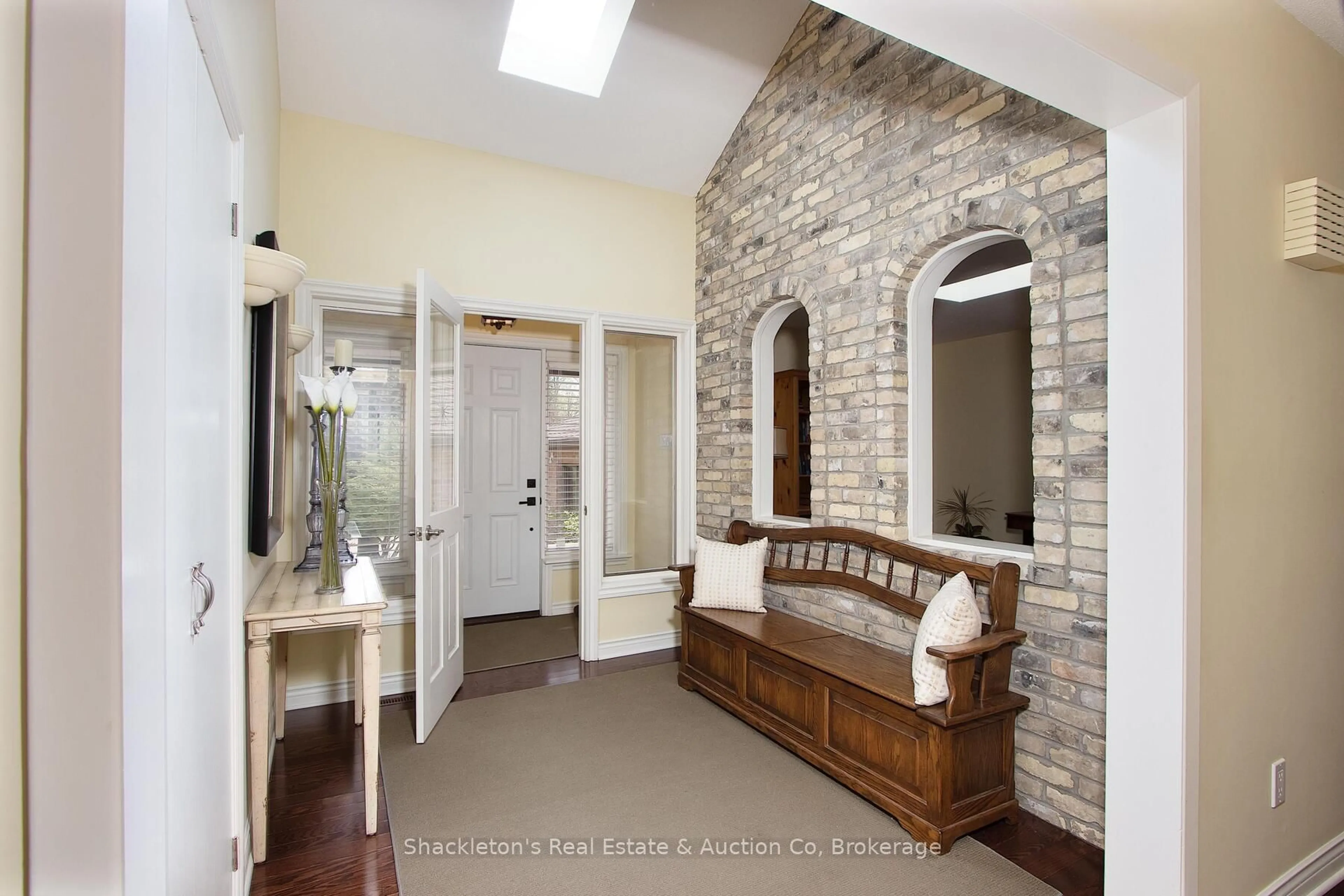 Indoor entryway for 258 Windermere Crt, London North Ontario N6G 4L4
