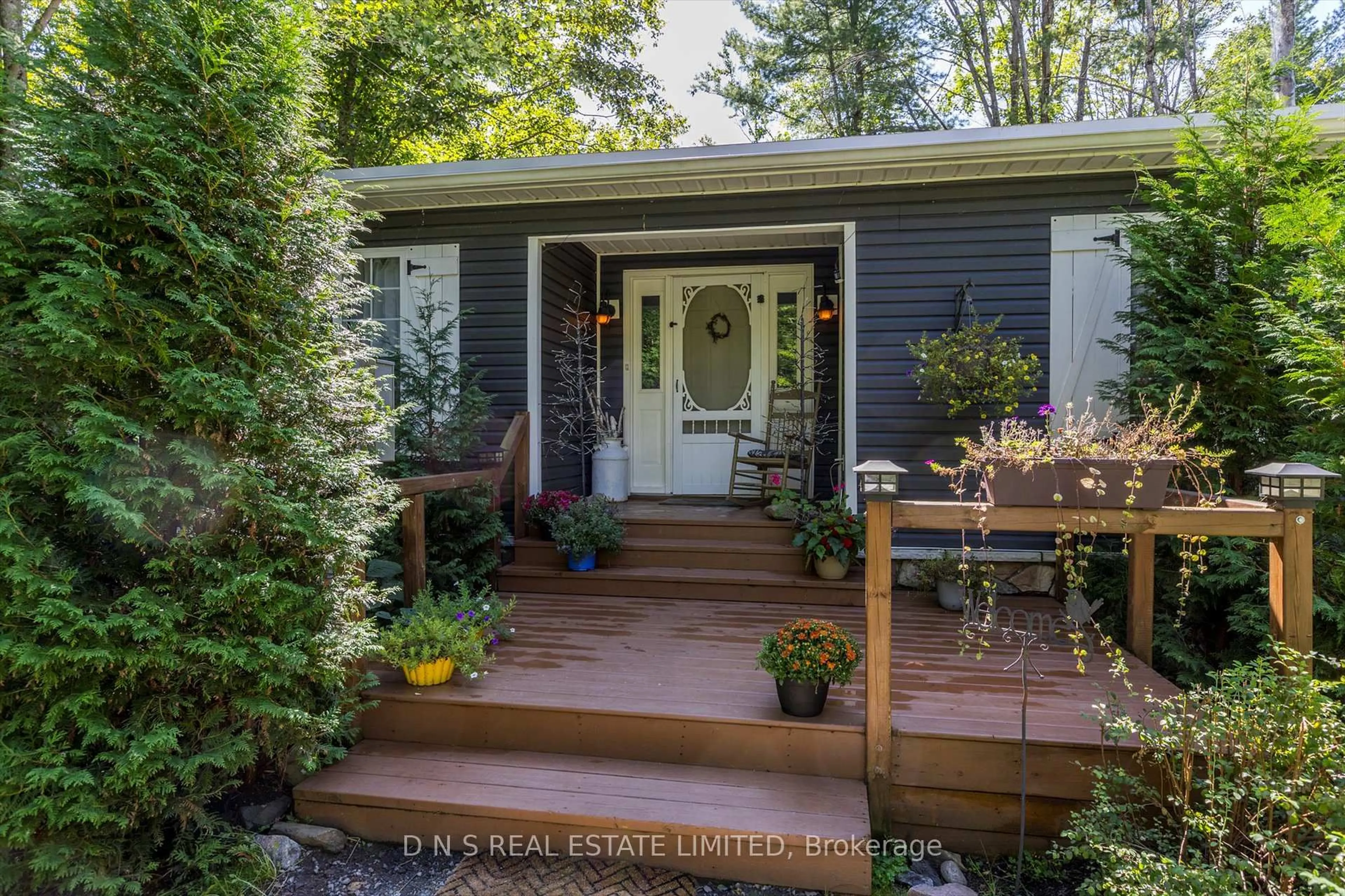 Indoor entryway for 14 Robinson Lane, Bancroft Ontario K0L 2L0