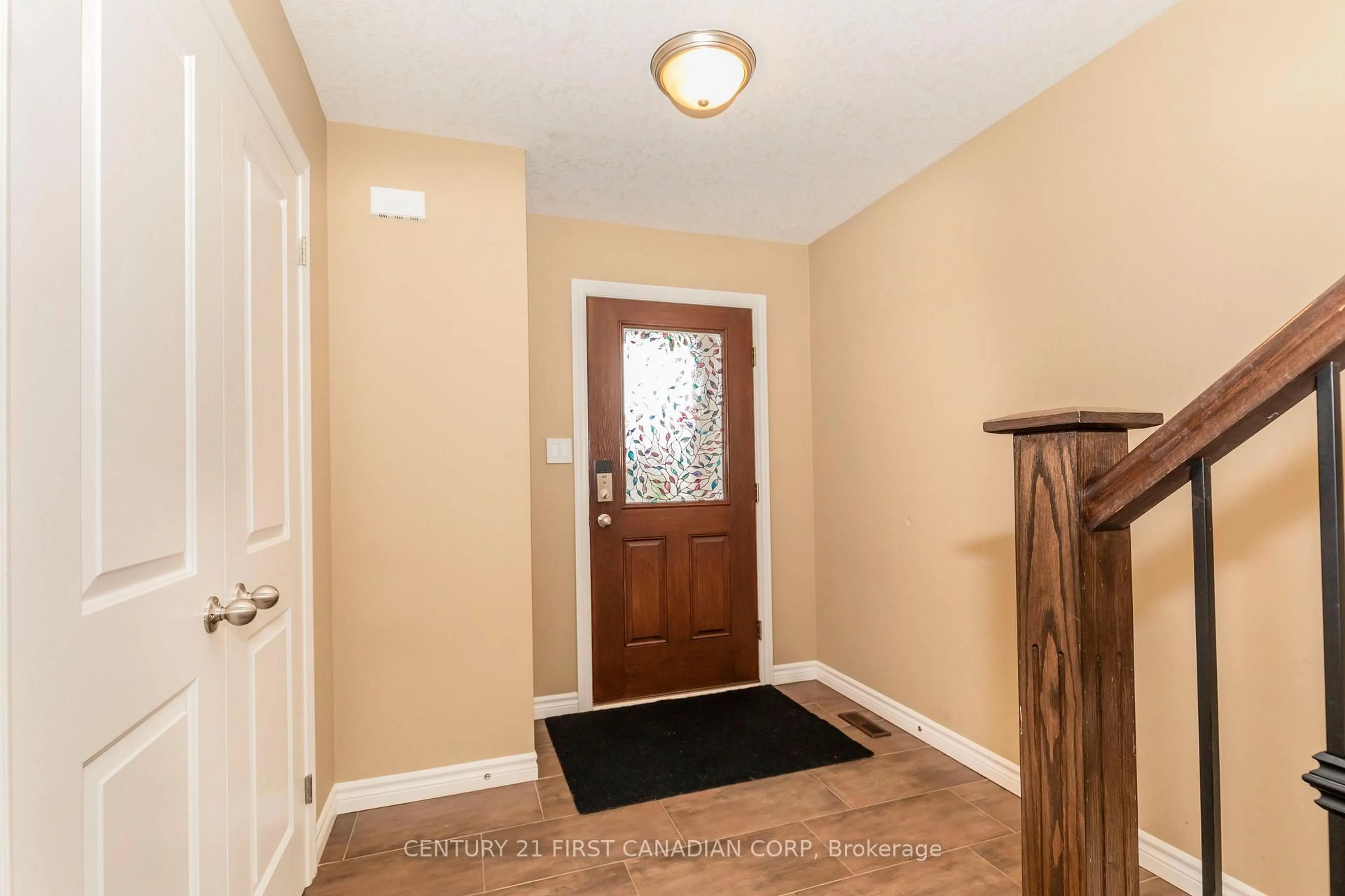 Indoor entryway for 3337 Paulpeel Ave, London South Ontario N6L 0A4