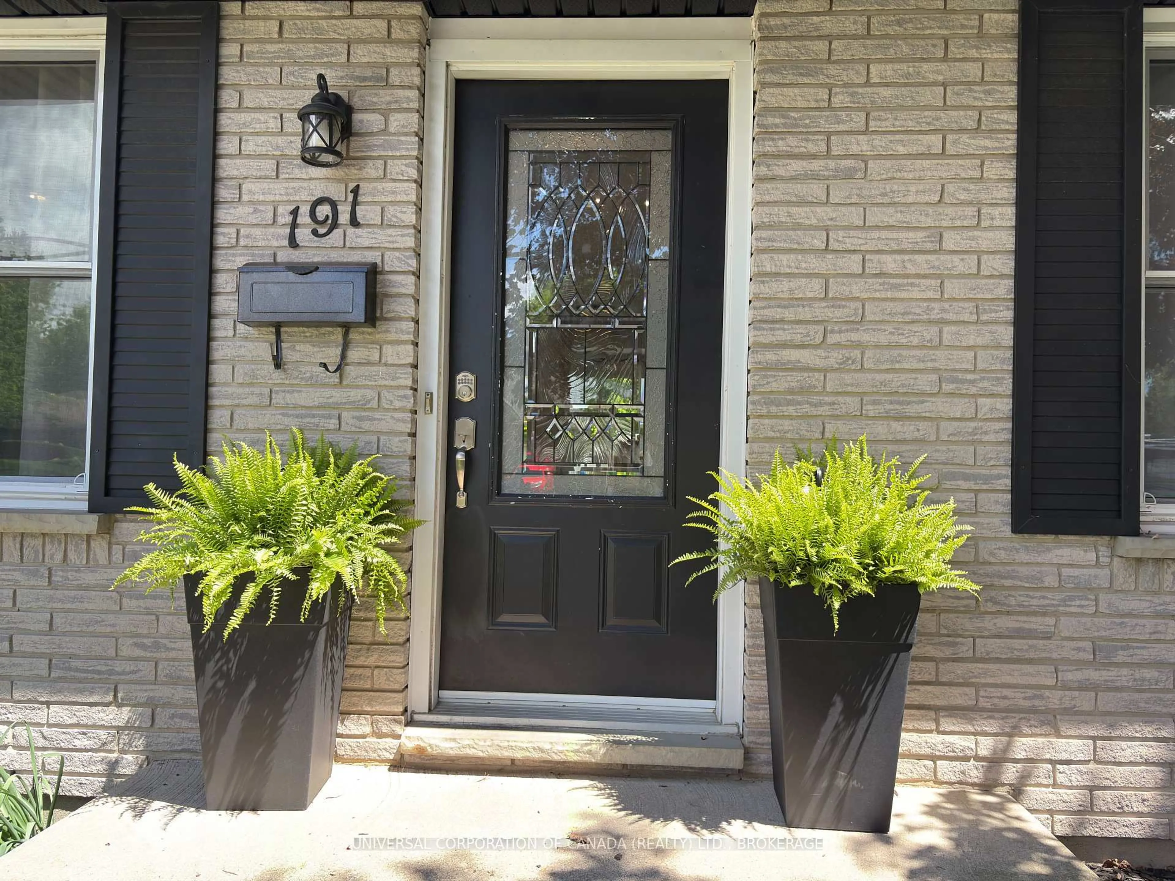 Indoor entryway for 191 Caverly Rd, Aylmer Ontario N5H 3C4