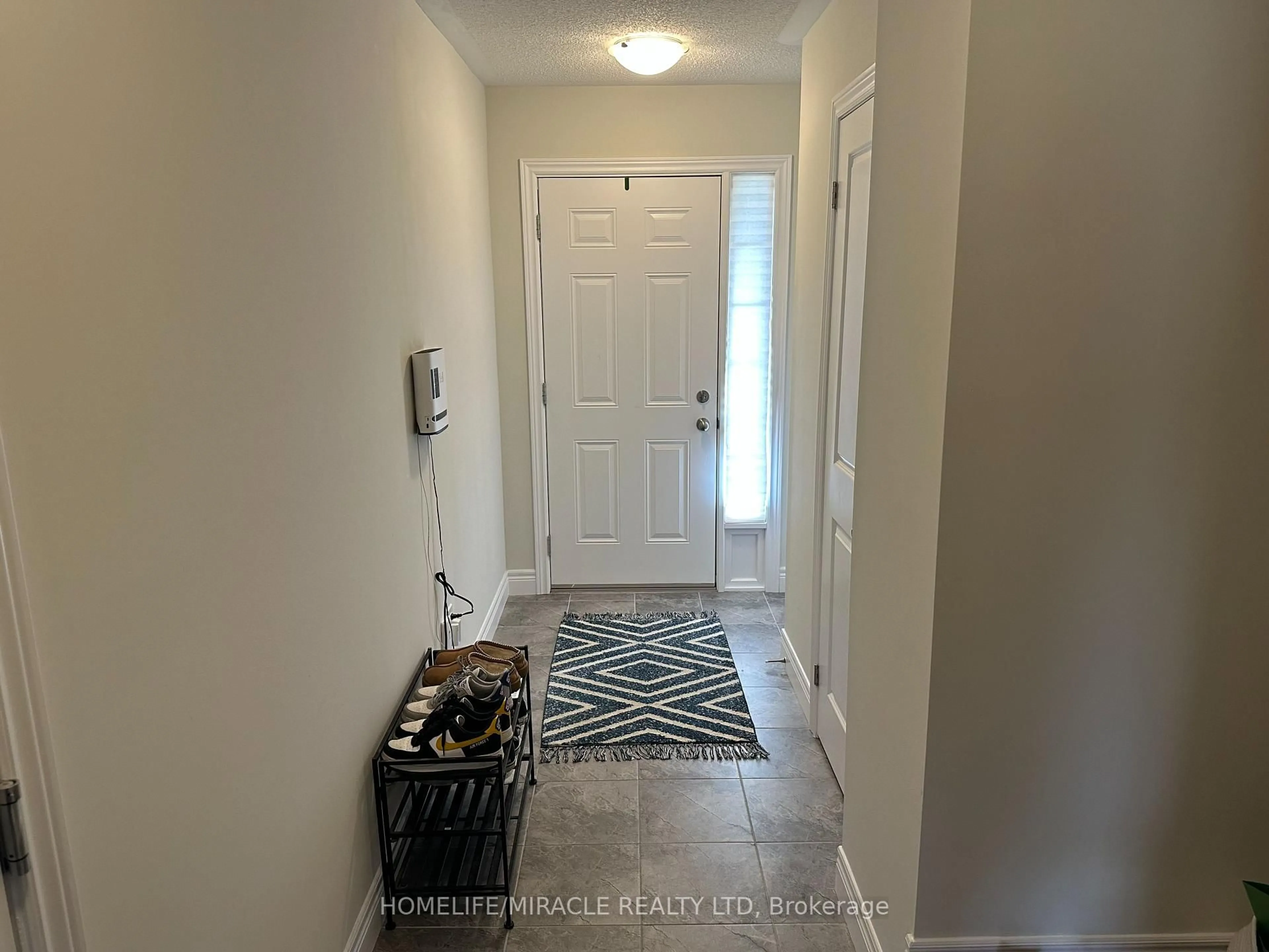 Indoor entryway for 300 daffodil Crt, Gravenhurst Ontario P1P 0B8