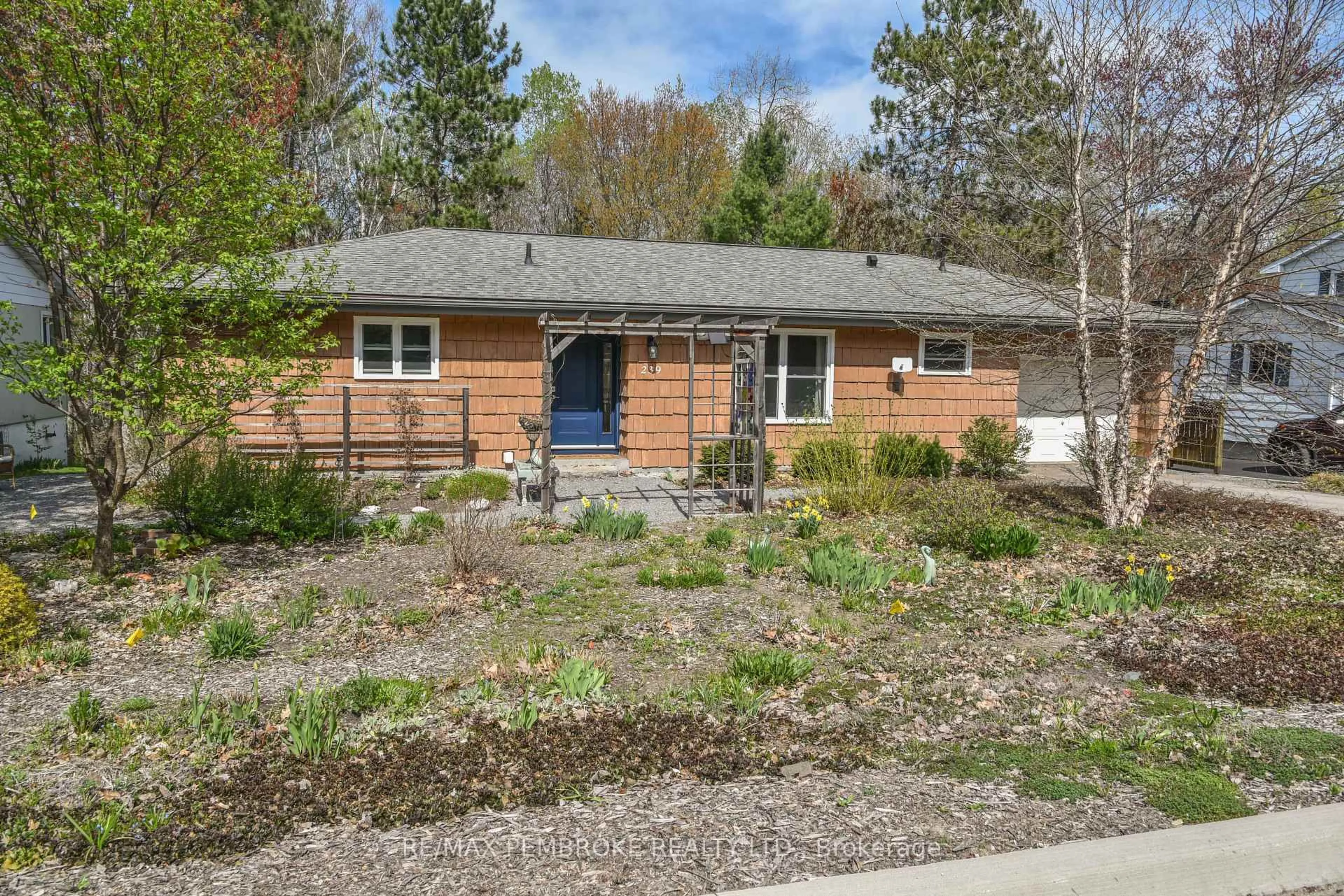 Unknown for 239 Thomas St, Deep River Ontario K0J 1P0