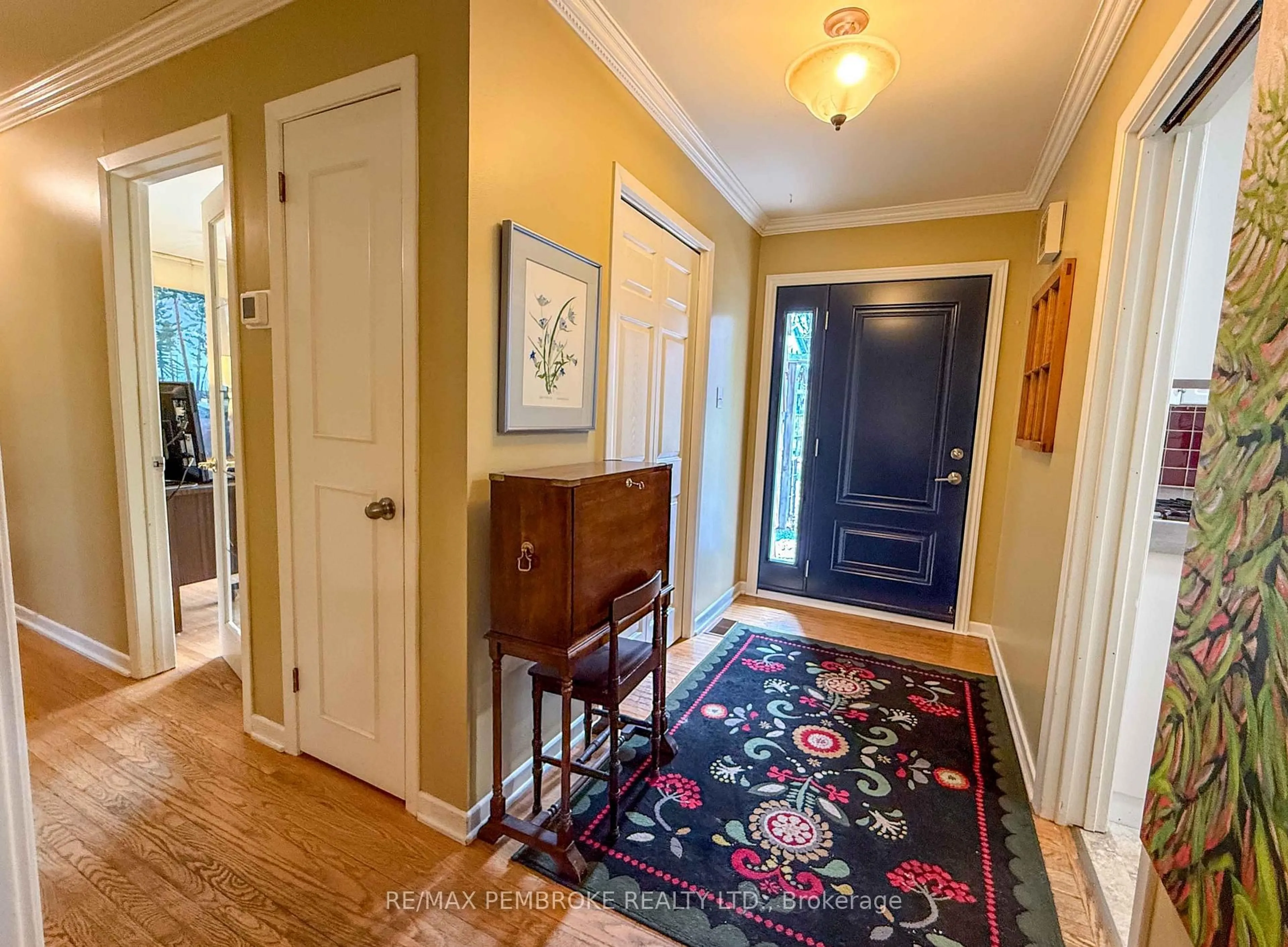 Indoor entryway for 239 Thomas St, Deep River Ontario K0J 1P0