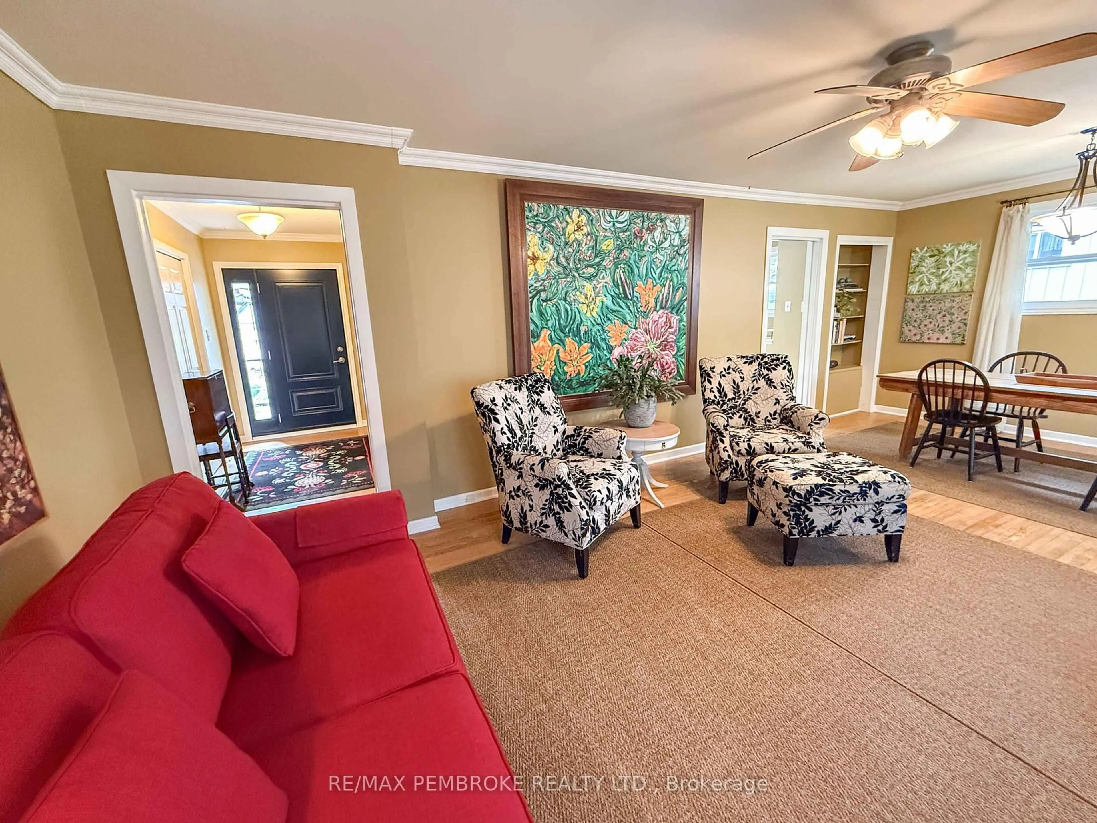 Living room with furniture, unknown for 239 Thomas St, Deep River Ontario K0J 1P0