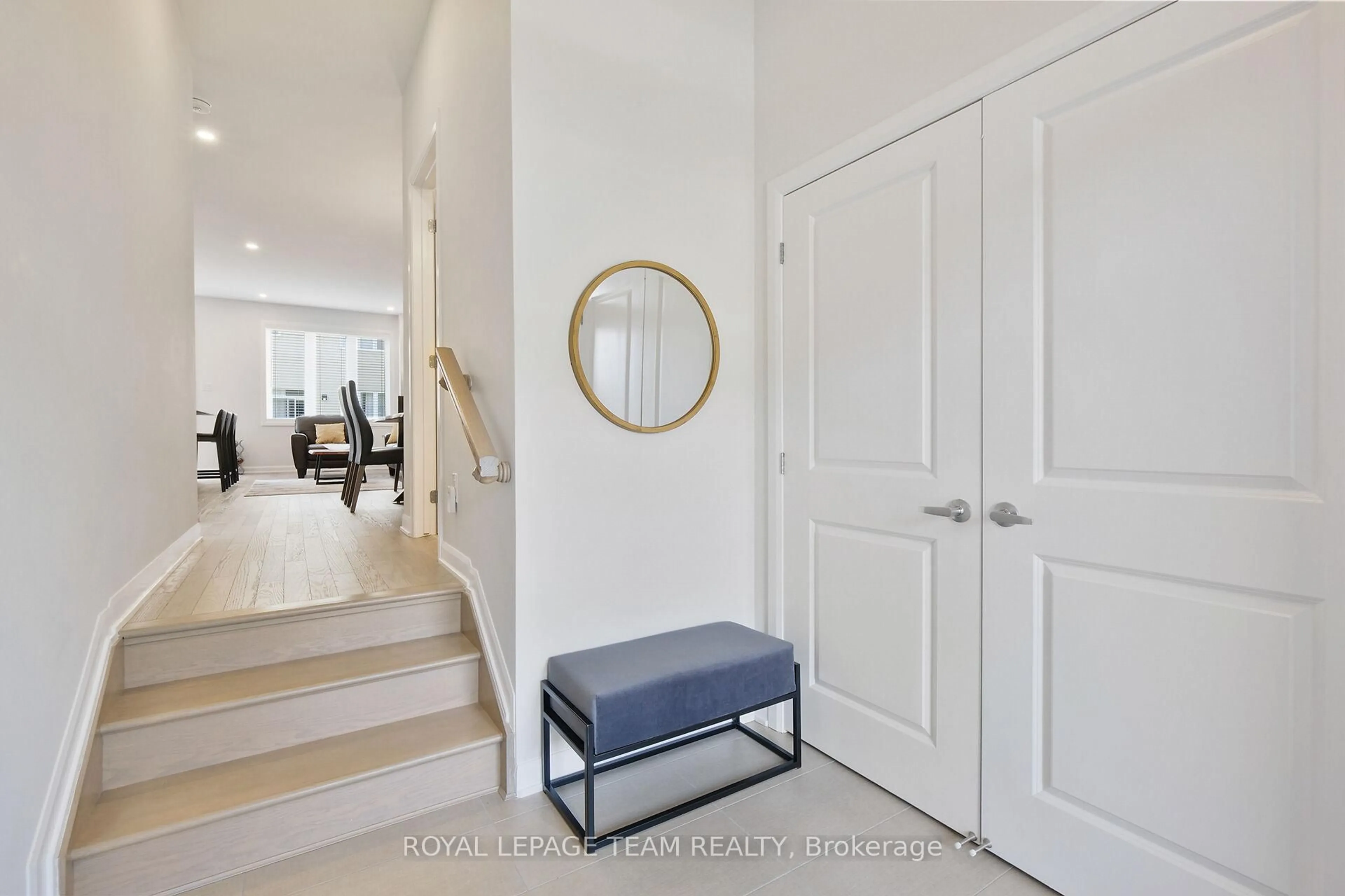 Indoor entryway for 703 Doneraile Walk, Ottawa Ontario K2J 7B9
