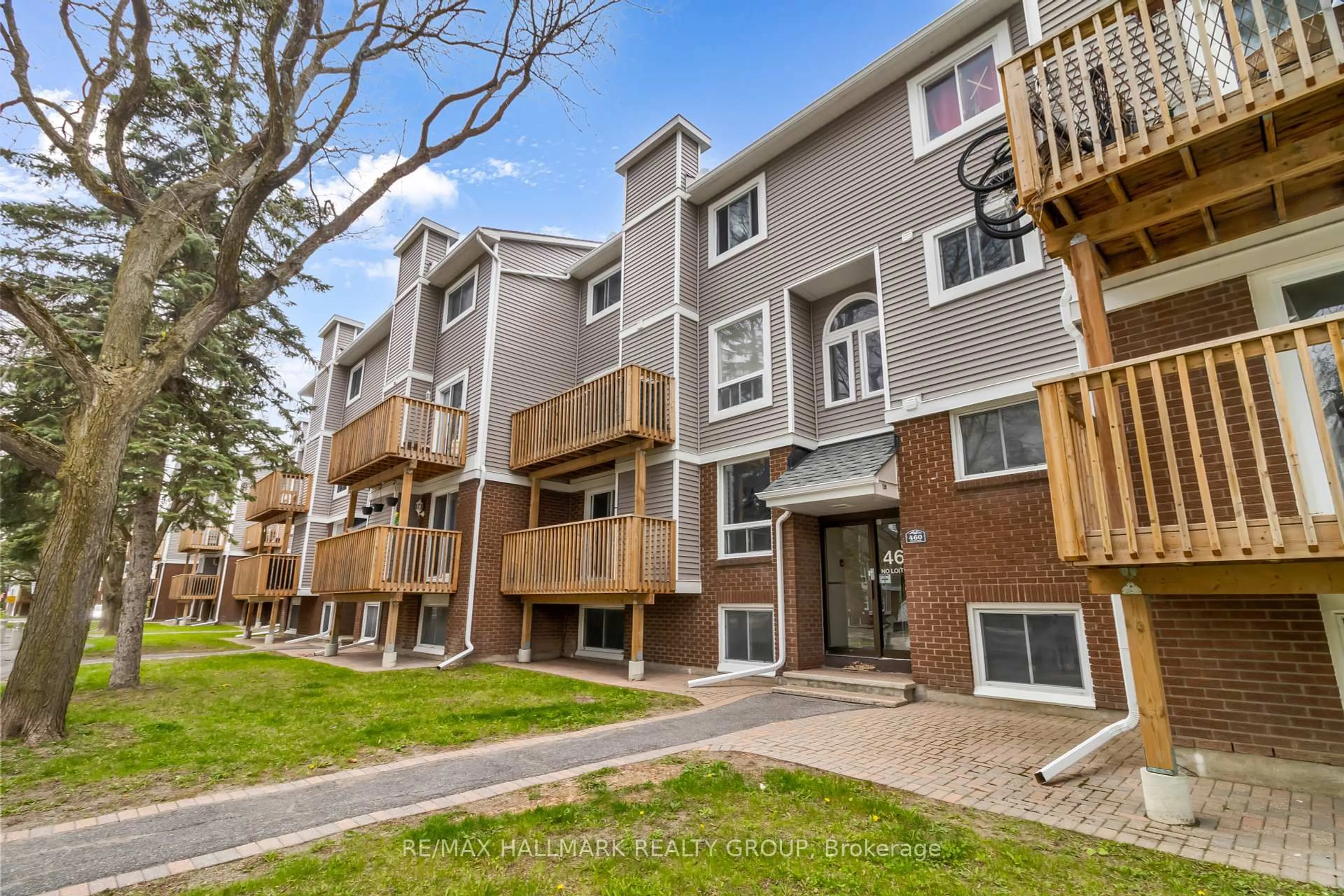 Patio, street for 460 Fenerty Crt #1, Kanata Ontario K2L 3A9