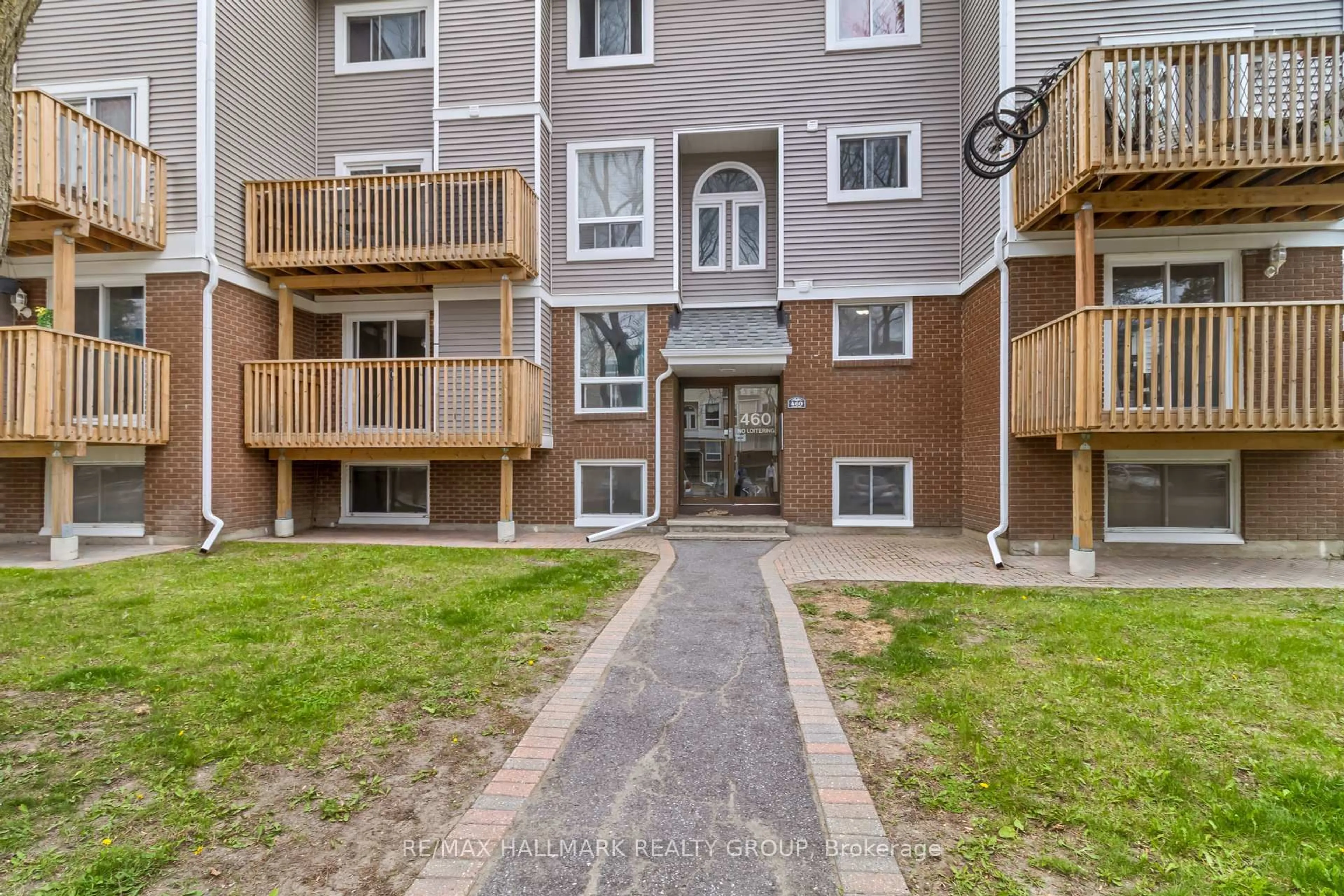 Patio, street for 460 Fenerty Crt #1, Kanata Ontario K2L 3A9