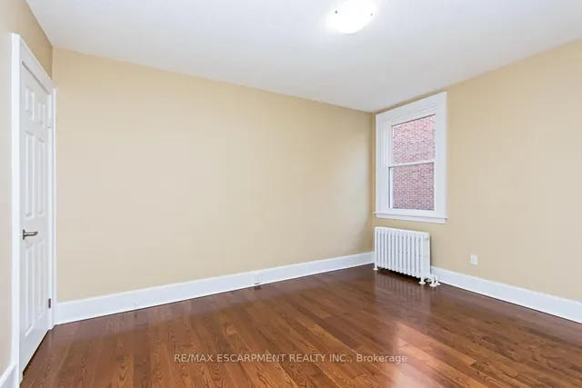 Additional property image - 362 John St Unit 4
