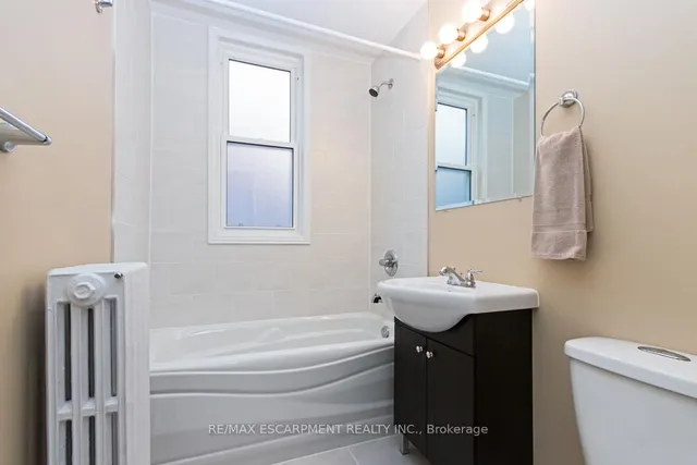Additional property image - 362 John St Unit 4