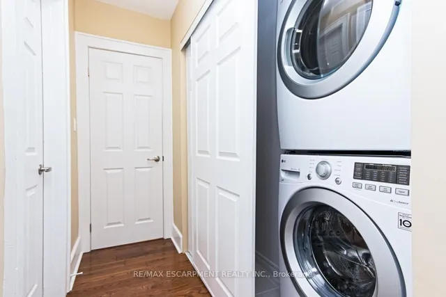 Additional property image - 362 John St Unit 4
