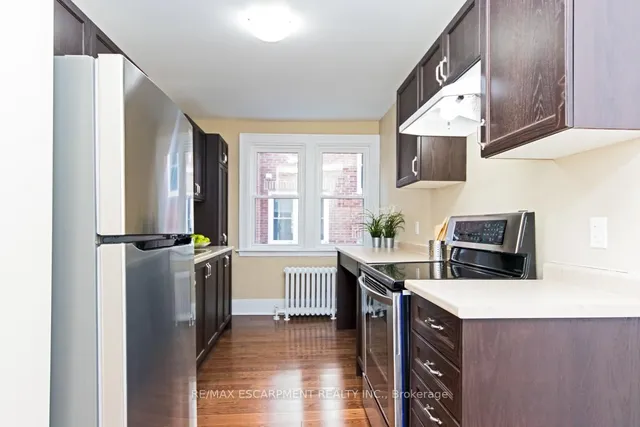 Additional property image - 362 John St Unit 4