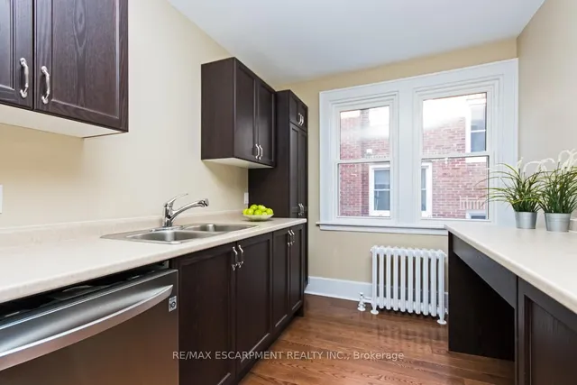 Additional property image - 362 John St Unit 4