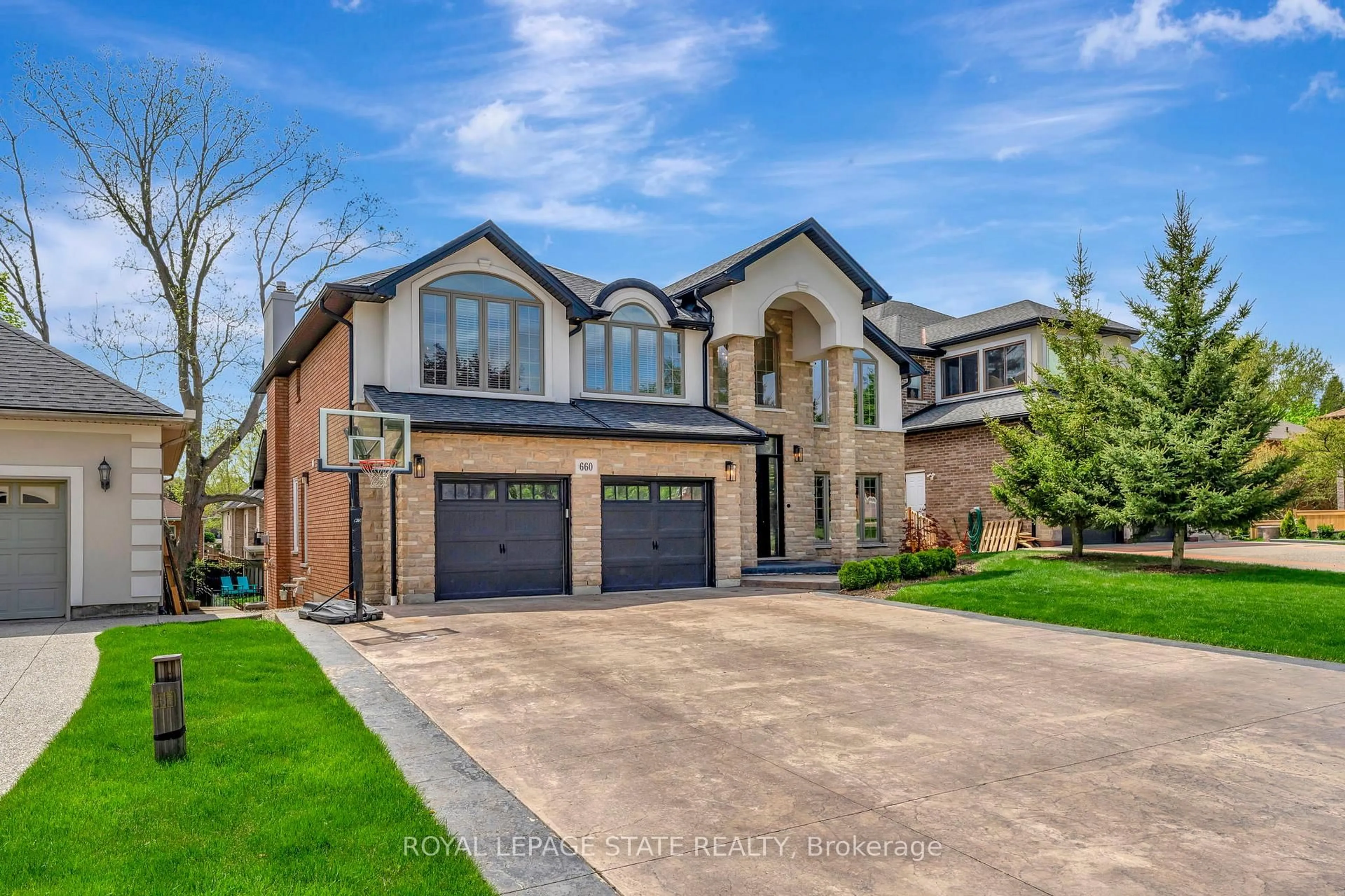 Home with brick exterior material, street for 660 Highvalley Rd, Hamilton Ontario L9G 4E9