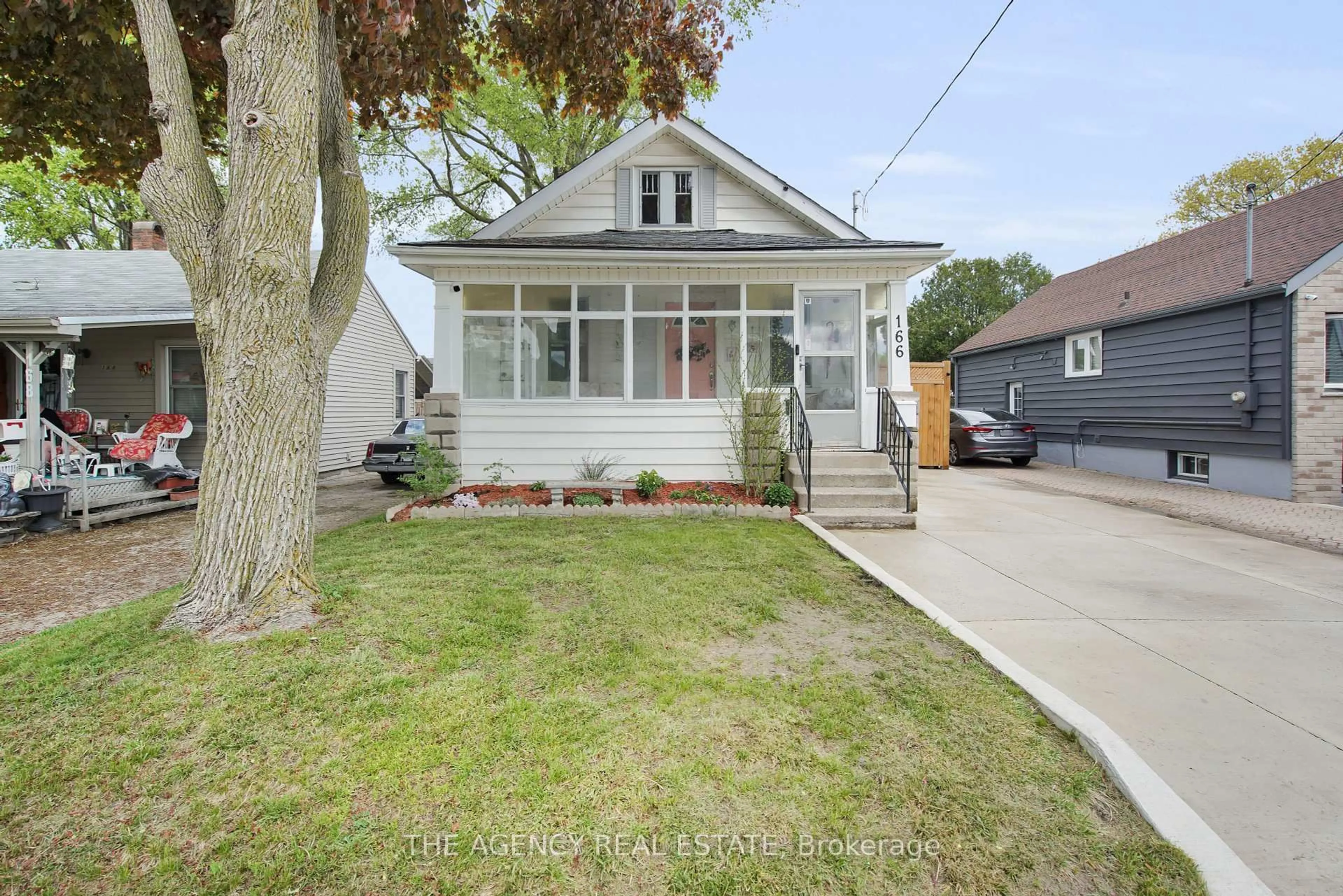 Unknown for 166 Giles St, London East Ontario N5Z 2W1