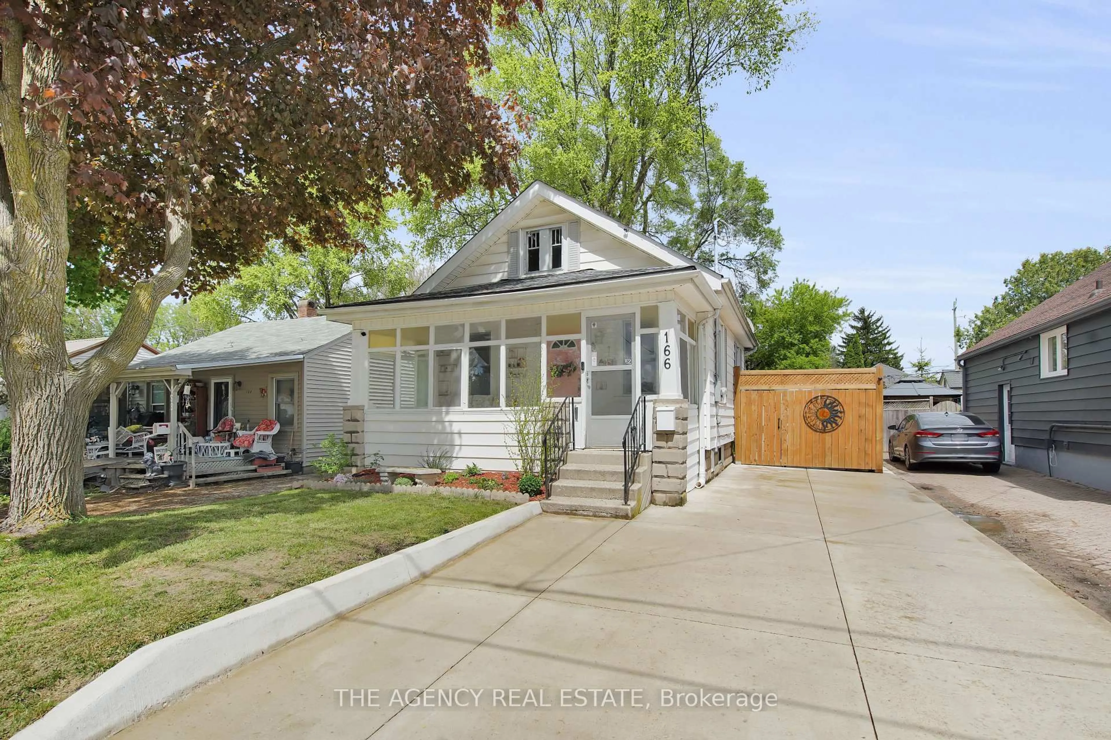 Unknown for 166 Giles St, London East Ontario N5Z 2W1