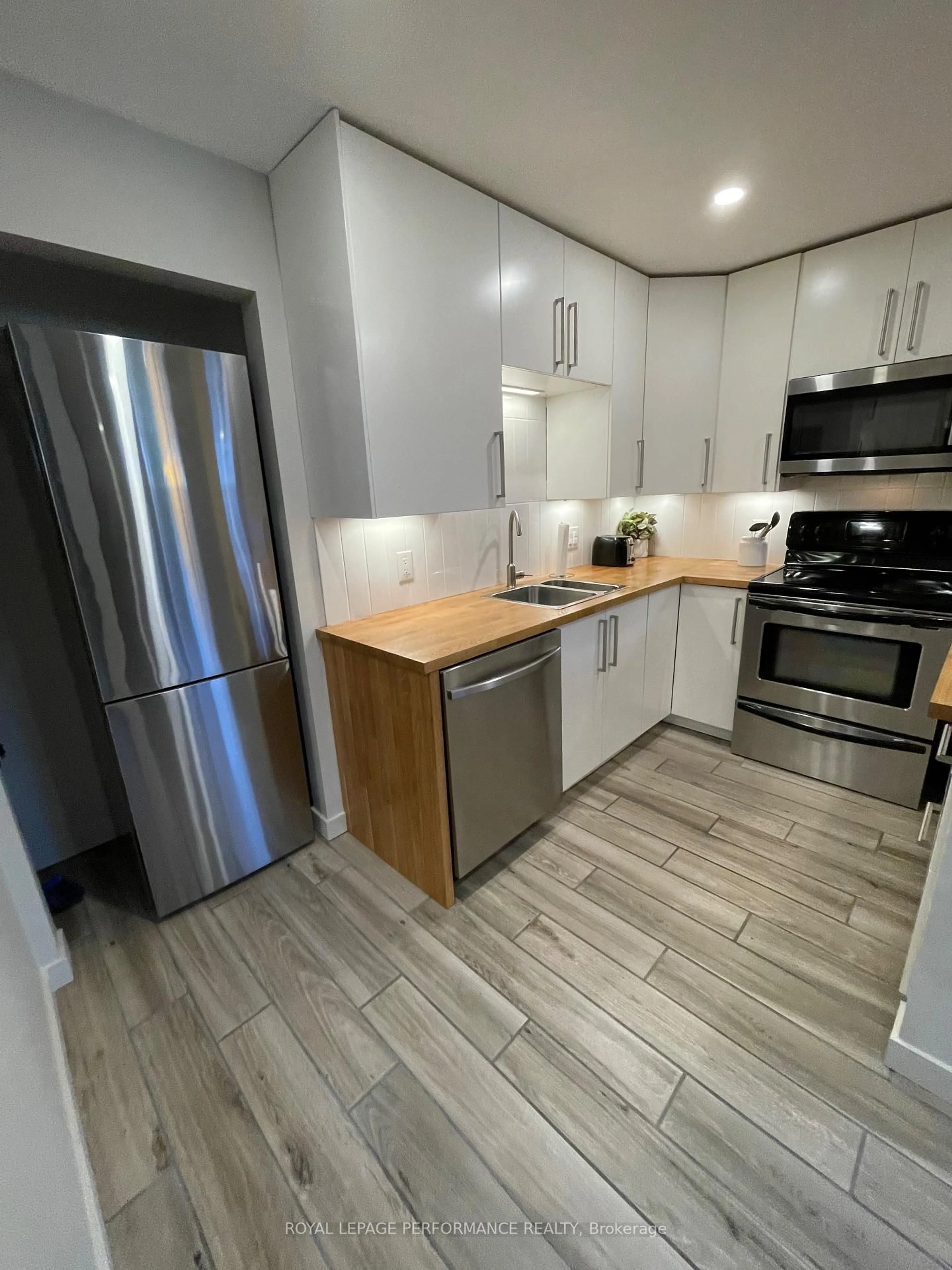Unknown for 10 Sherbrooke Ave, Ottawa Ontario K1Y 1R7