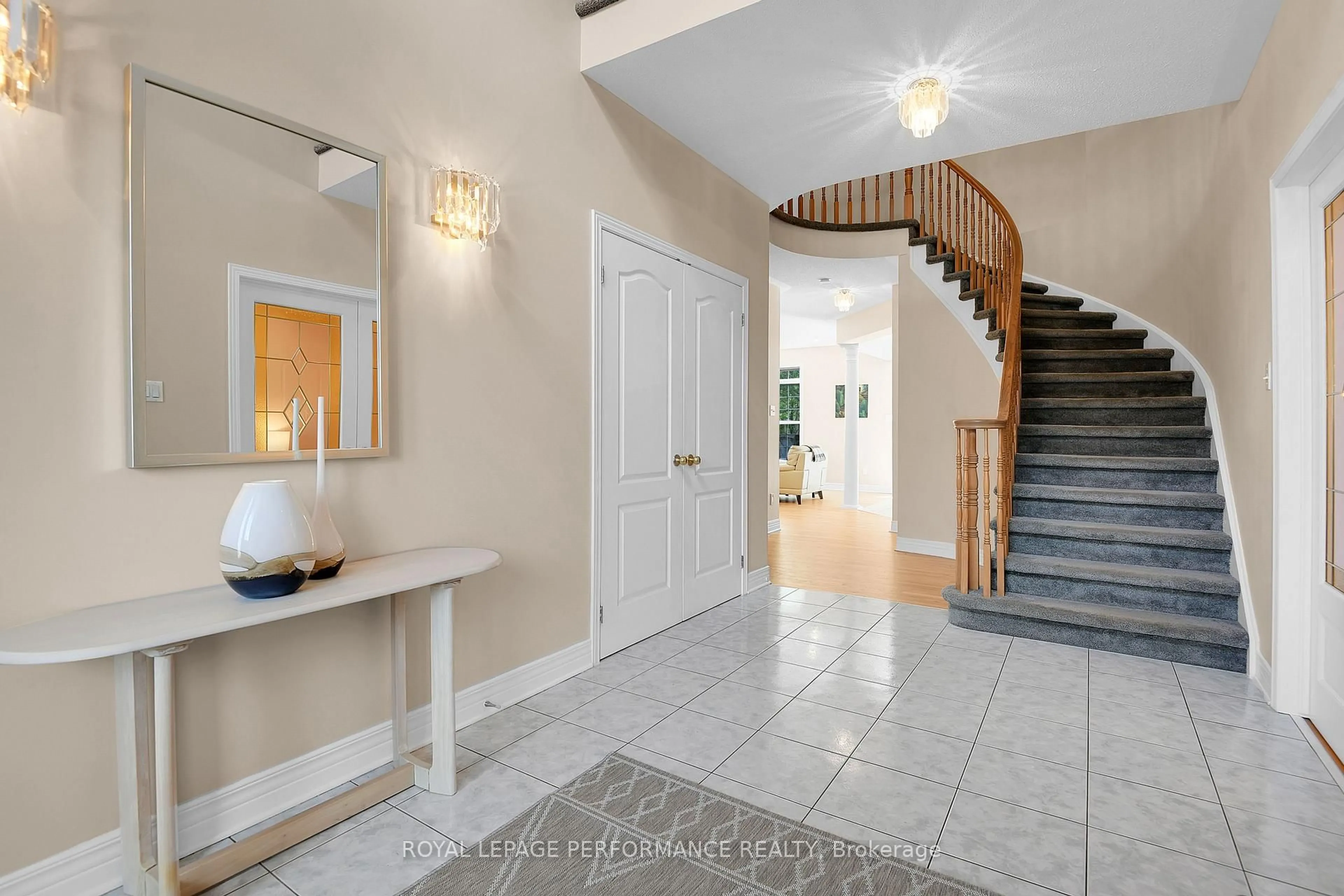 Indoor foyer for 77 Mattawa Cres, Ottawa Ontario K2M 2E7