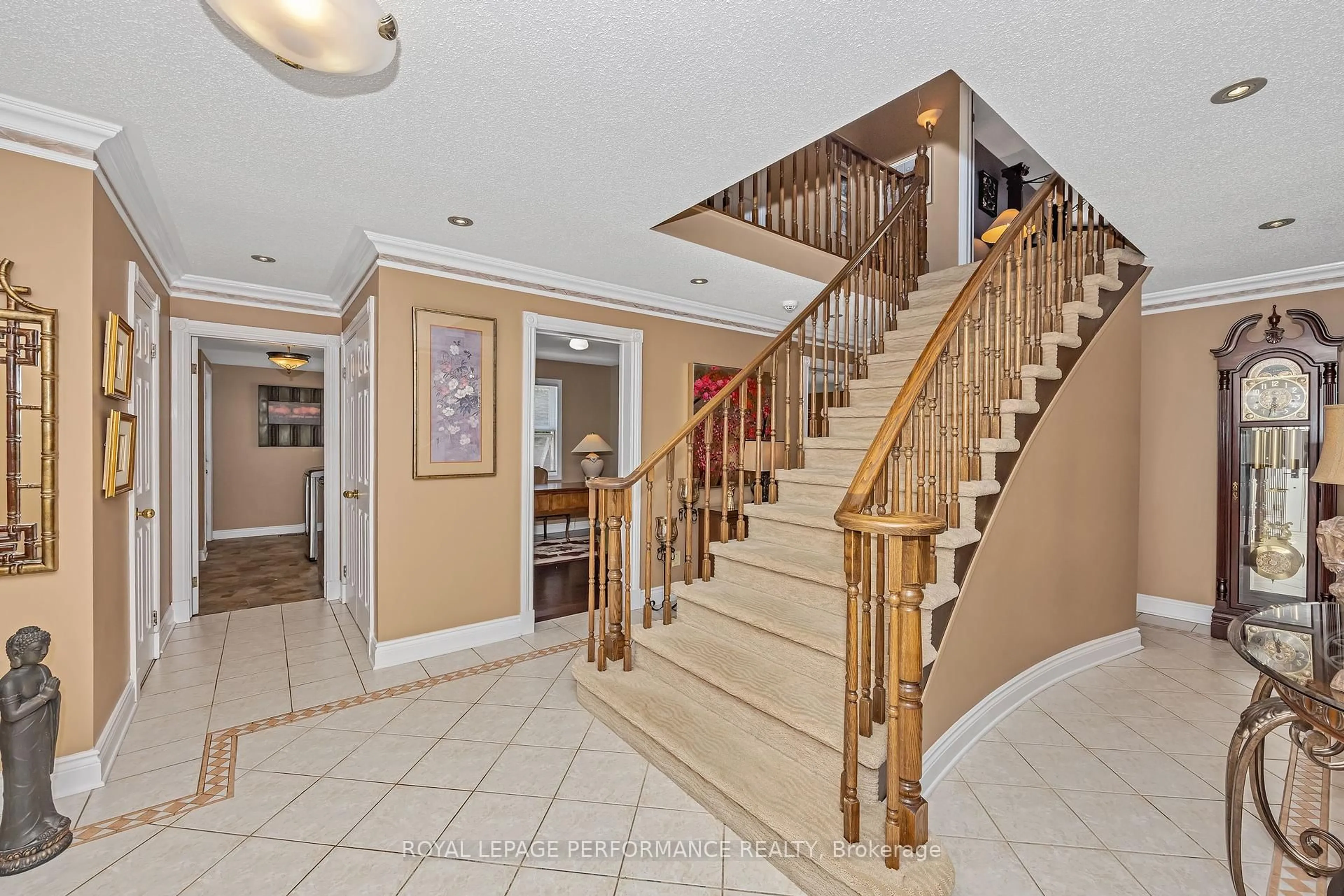 Indoor foyer for 766 Lalande Terr, Ottawa Ontario K4A 2M3